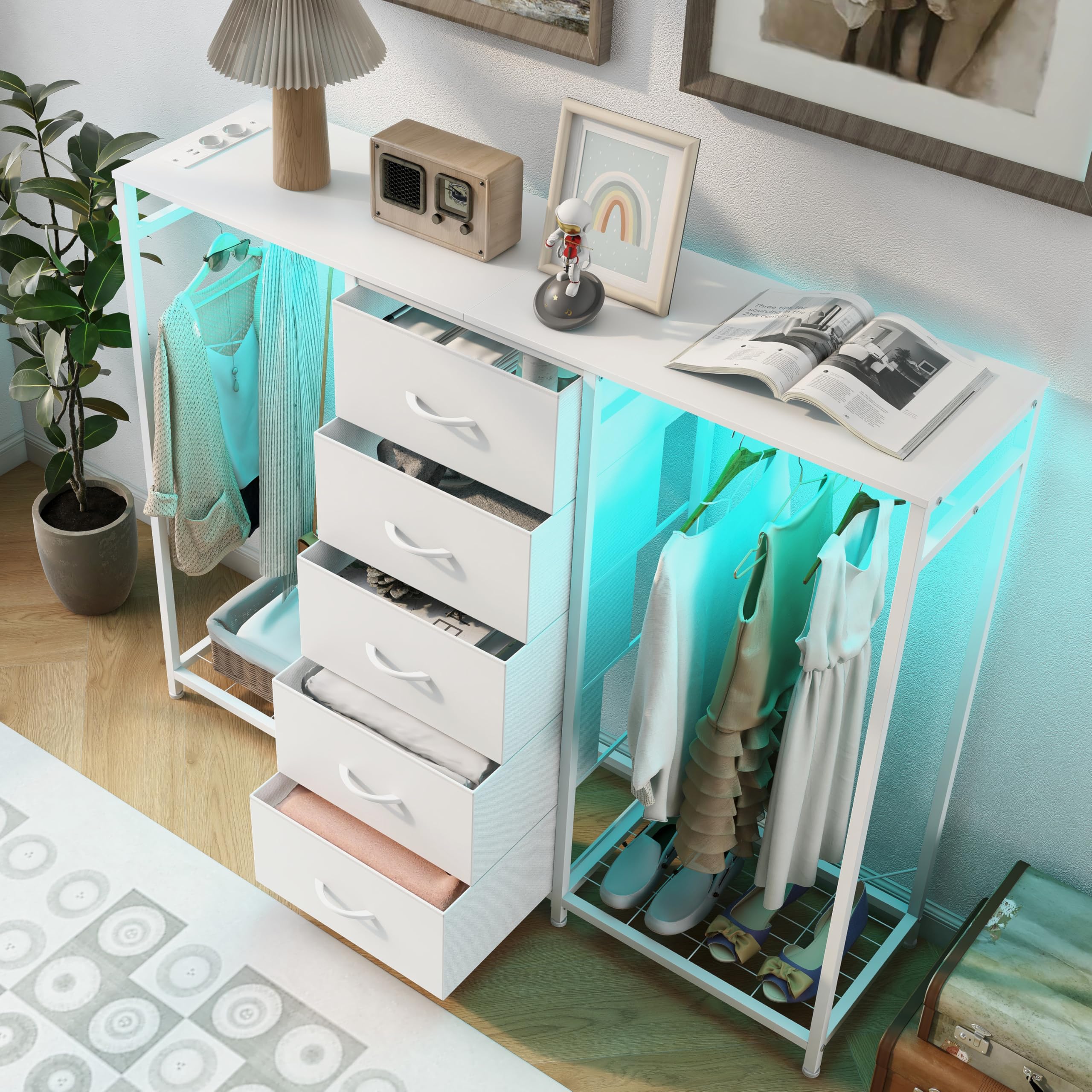 Trironsun Commode à 5 tiroirs avec porte-vêtements - Commode avec tringle à vêtements - Lumières LED - Penderie - Tiroirs - Station de charge - Étagère flexible - Étagères ouvertes pour salon