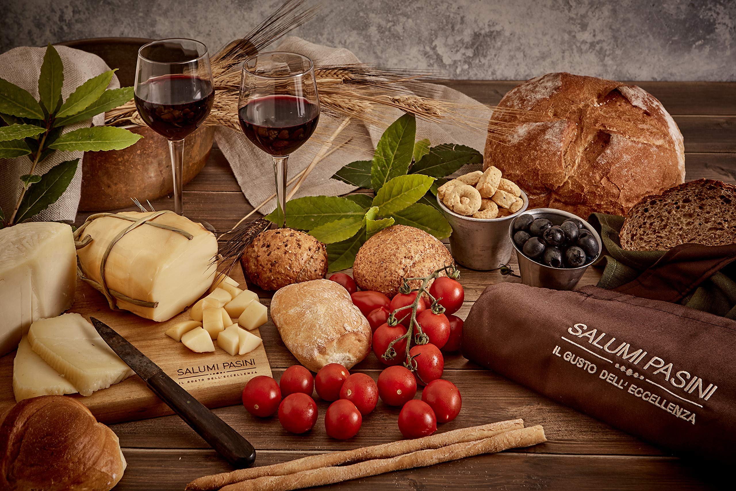 Formaggio Primo Sale au piment, Fromage italien typique à pâte dure et à croûte fine, 950g