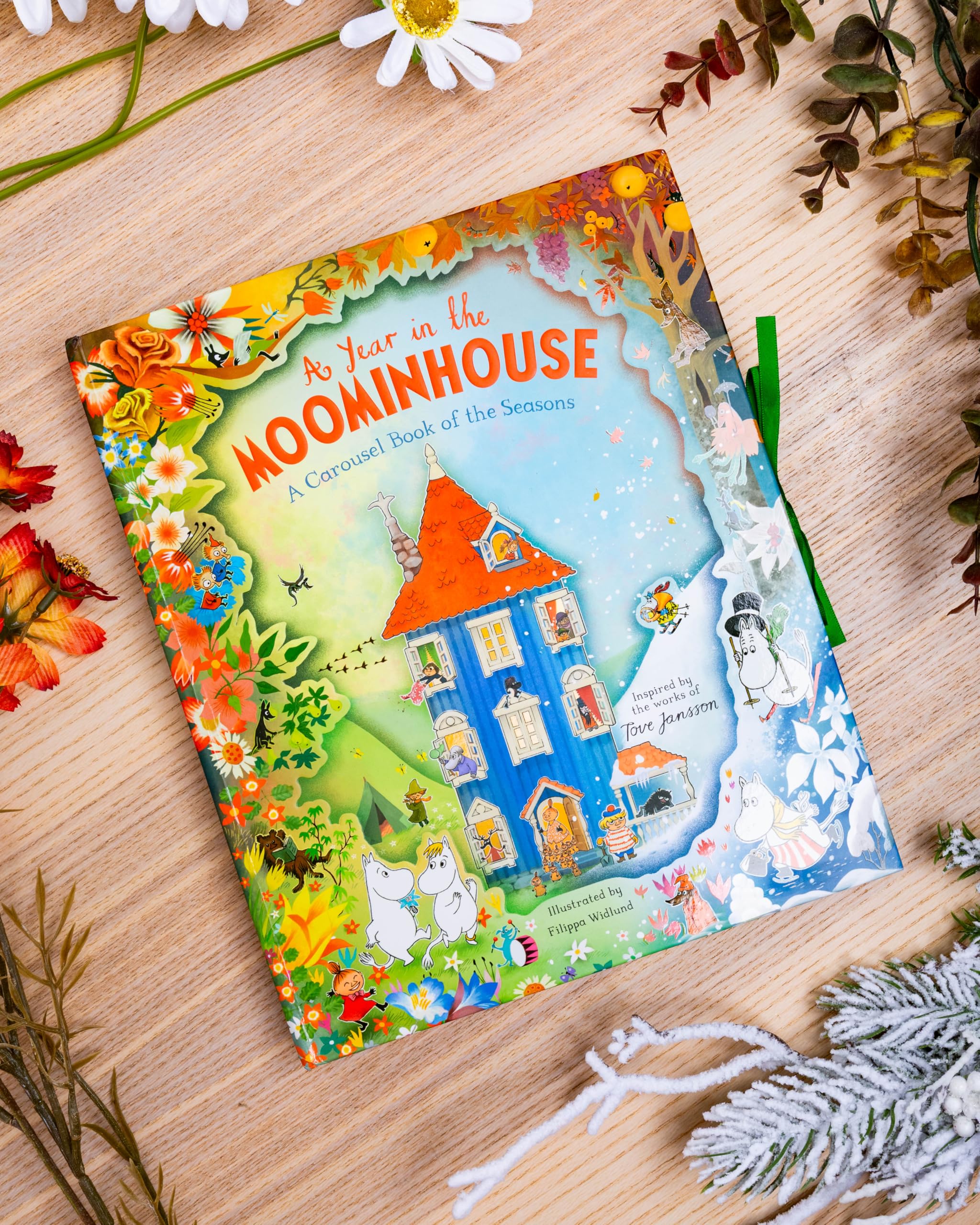 A Year in the Moominhouse: A Carousel Book of the Seasons