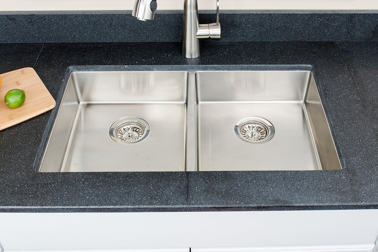 Wells Handcrafted 30-inch 18-gauge Undermount 50/50 Double Bowl ADA Compliant Stainless Steel Kitchen Sink with Strainer