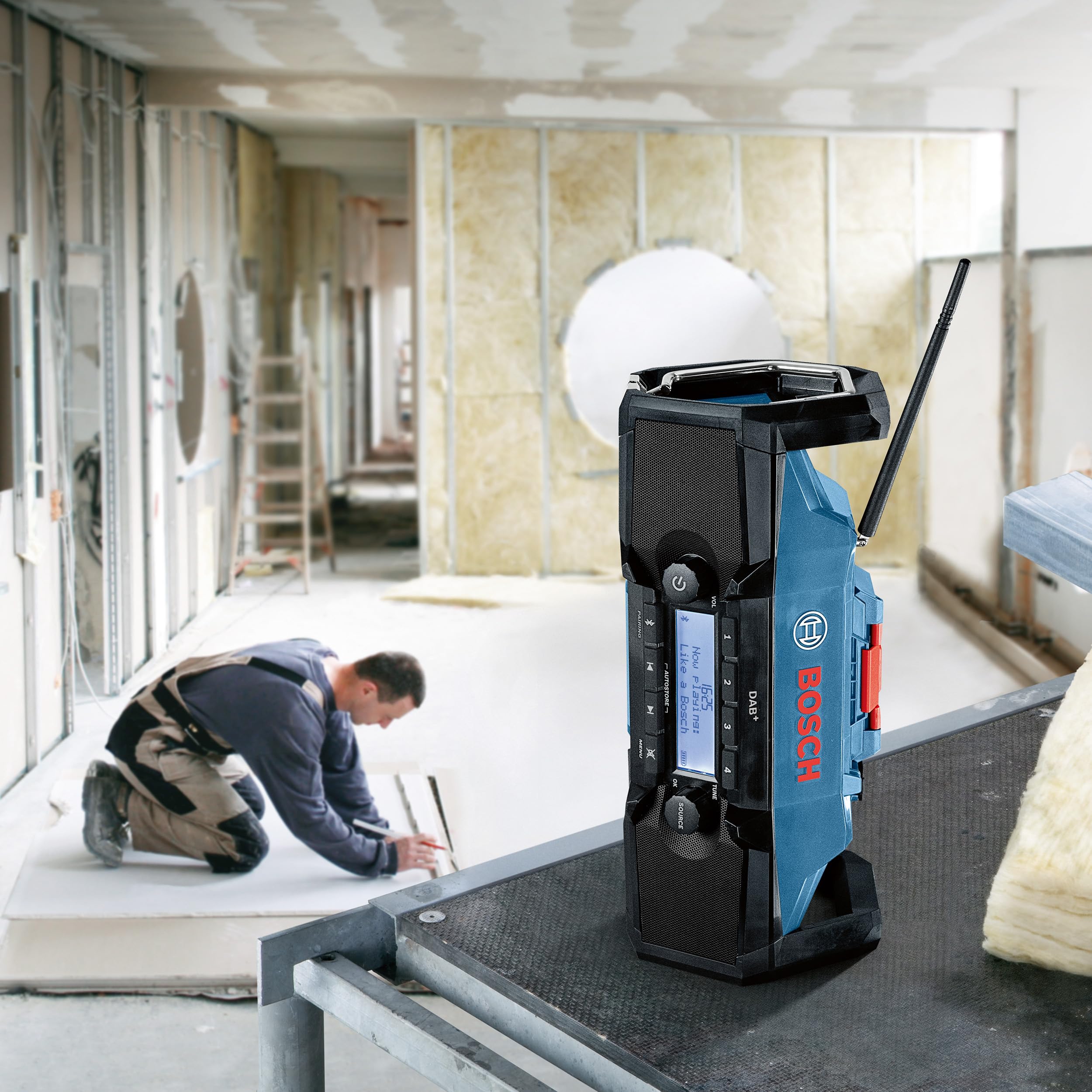 Bosch Professional 18V System Radio de Chantier sans-Fil GPB 18V-2 SC (réception Via Dab+, Bluetooth, FM et AUX, avec 1 Bloc Secteur, 1 câble AUX, 1 Pile Bouton au Lithium de 3V CR2032)