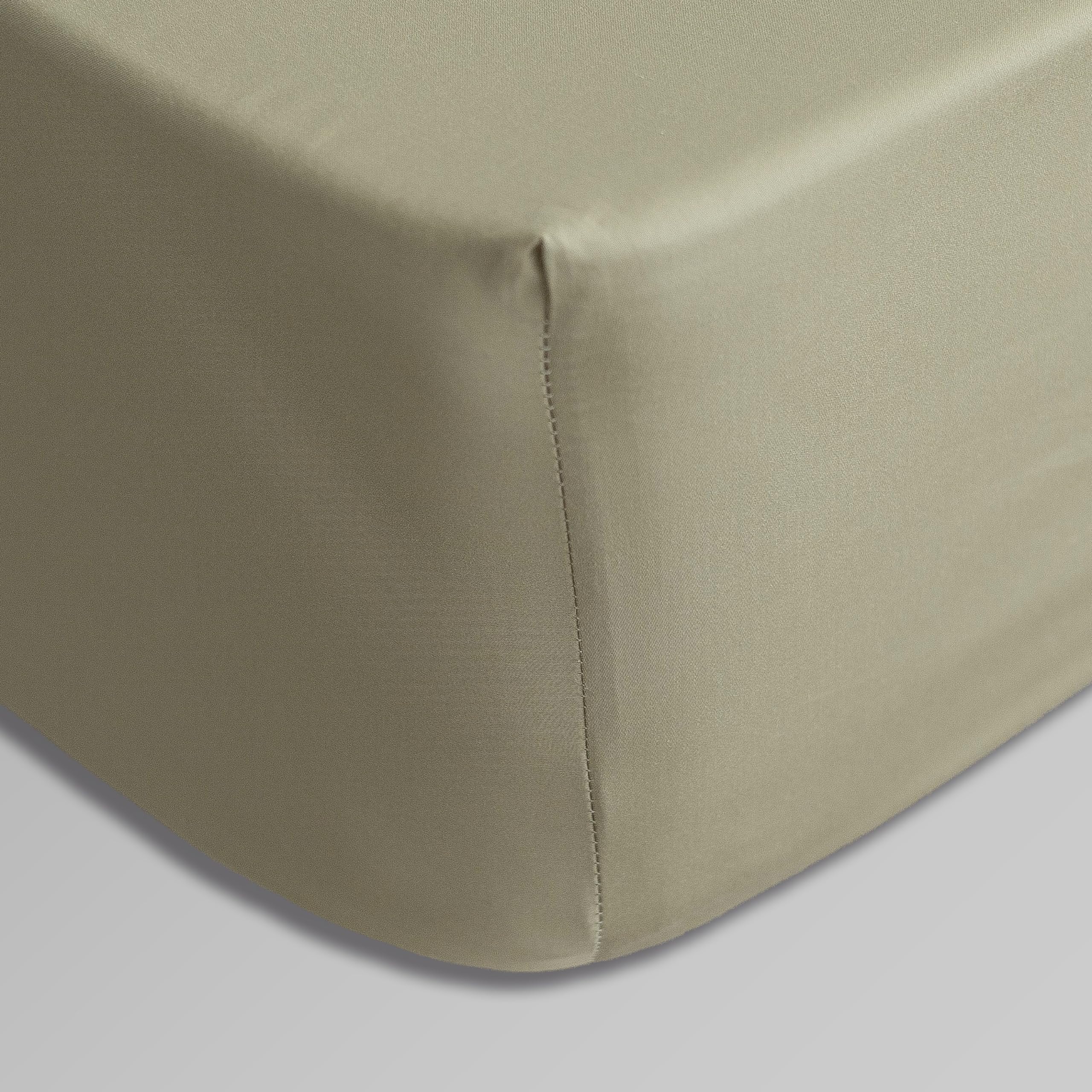 Catherine Lansfield Sateen Moss Green komplet prześcieradeł + 2 poszewki na poduszki + prześcieradło z gumką 240 x 280 + 50 x 85 (2) +160 x 200