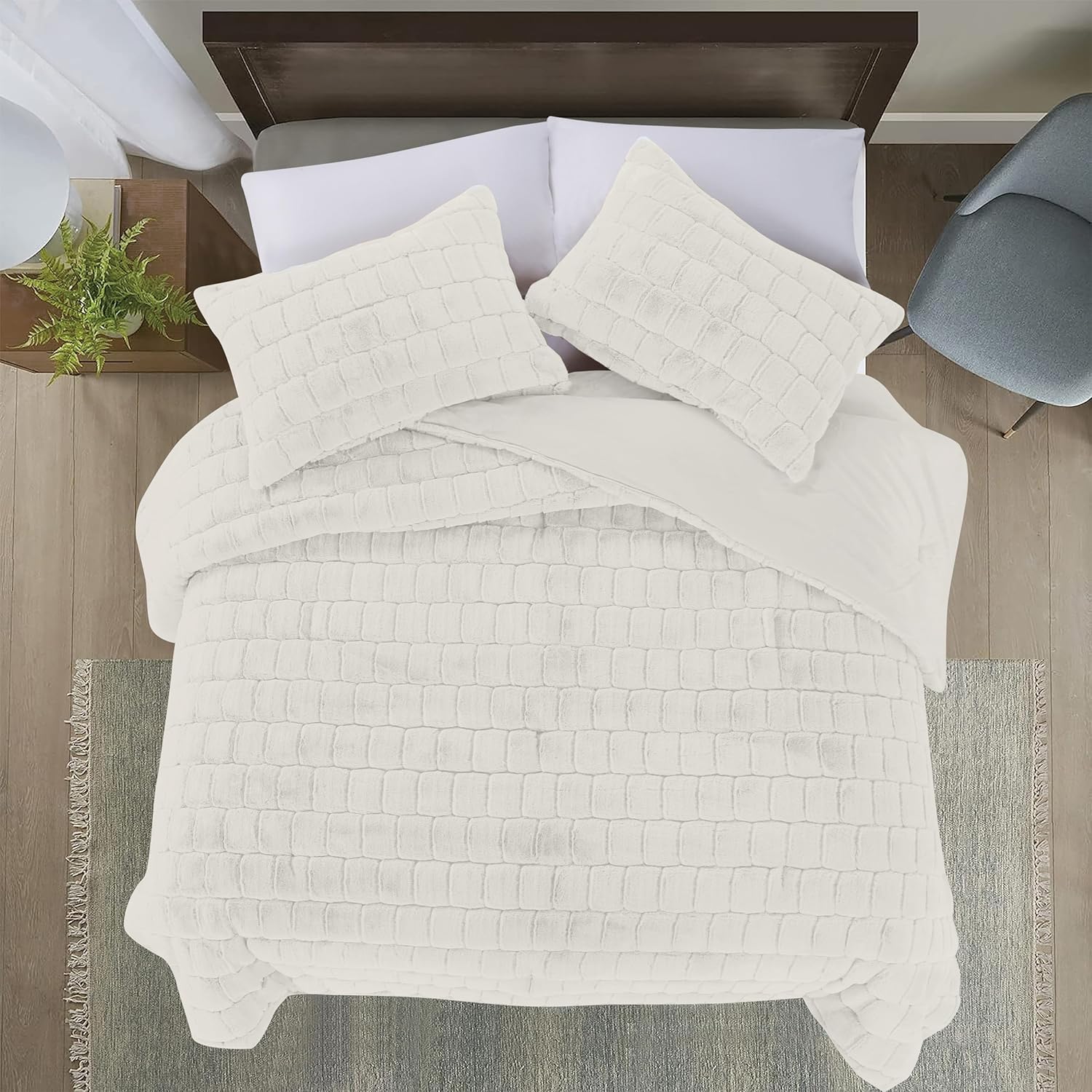 Elegant Comfort Luxurious Fluffy 3-Piece Faux Fur Comforter Set - All Season Warm Down Alternative - Ultra Soft, Plush Micro-Mink 3PC Bedding Set with Matching Shams, Queen, Ivory