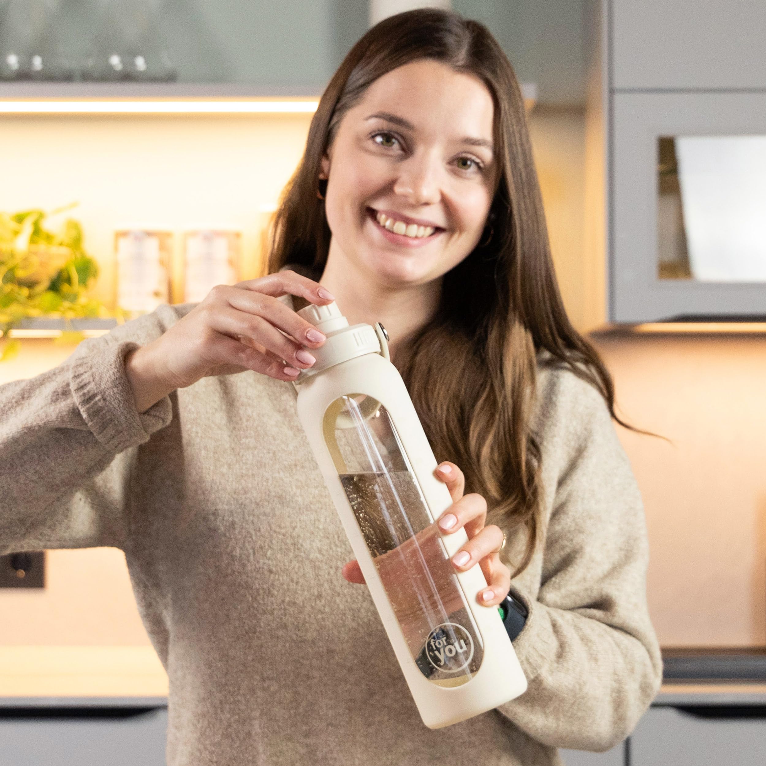 for you Hydroline Glas-Trinkflasche light beige Dreierpack 1000 ml - Deckel mit Doppel-Öffnung - aus Glas mit Silikonhülle & Zeitmarkierung - Spülmaschinenfest & BPA-frei - geeignet von -20°C – 150°C