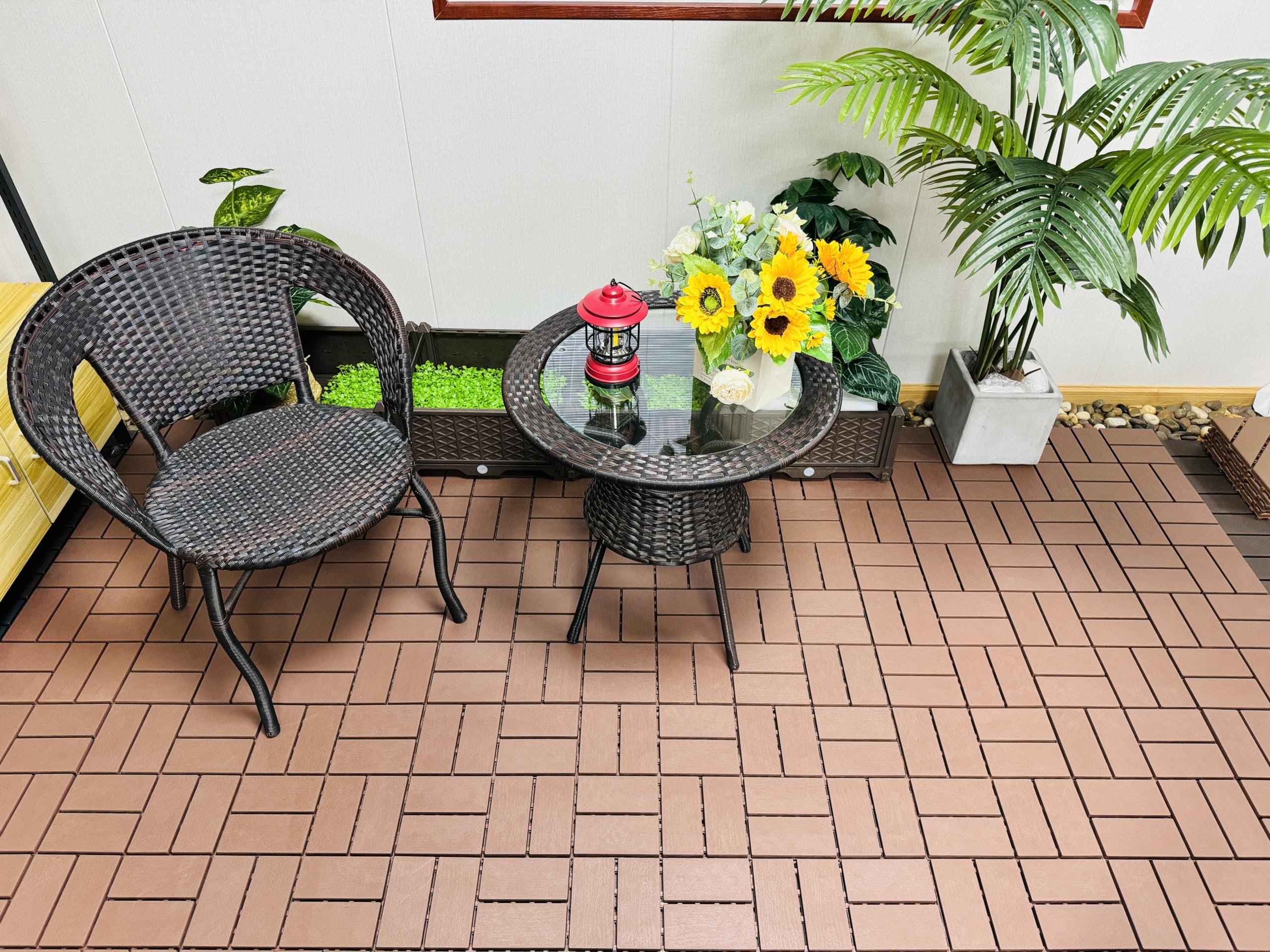 オレンジ プラスチック インターロッキングタイル44枚 Amazon.com: Plastic Interlocking Deck Tiles, 44 Pack Patio Deck