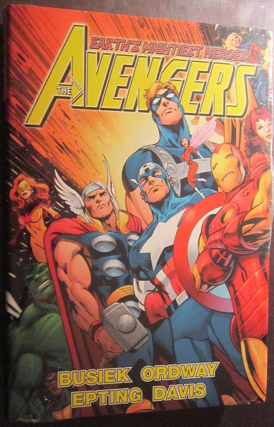 Amazon Avengers Assemble Volume 4 Busiek, Kurt, Epting, Steve