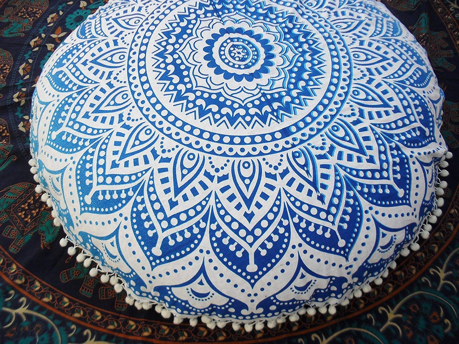 Pouf ottoman boho rond style mandala indien pour un coin lecture chaleureux au salon