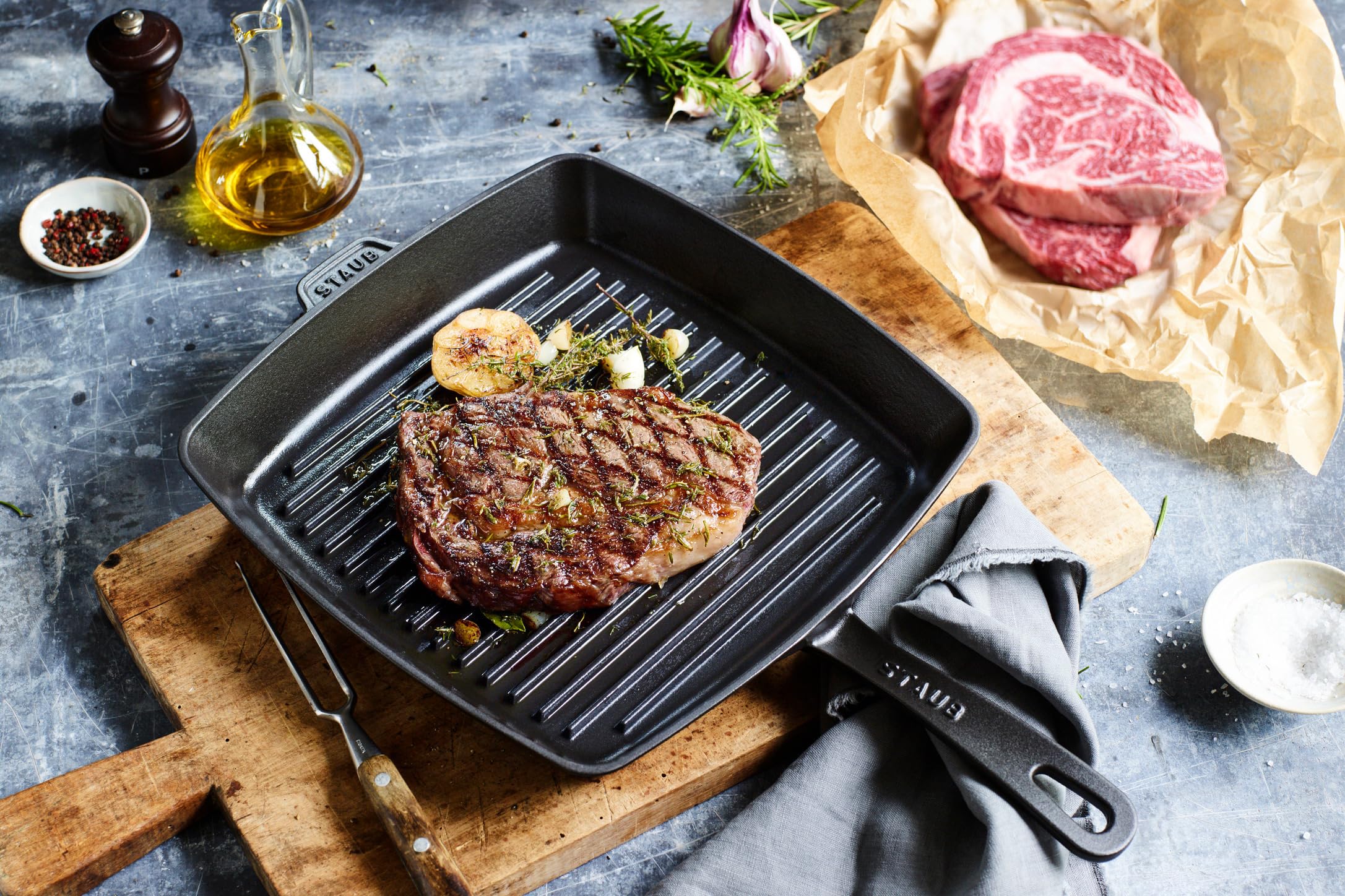 【美品】STAUB ストウブ ストウブ アメリカングリル Amazon.co.jp: staub ストウブ 「 アメリカングリル 26cm ブラック