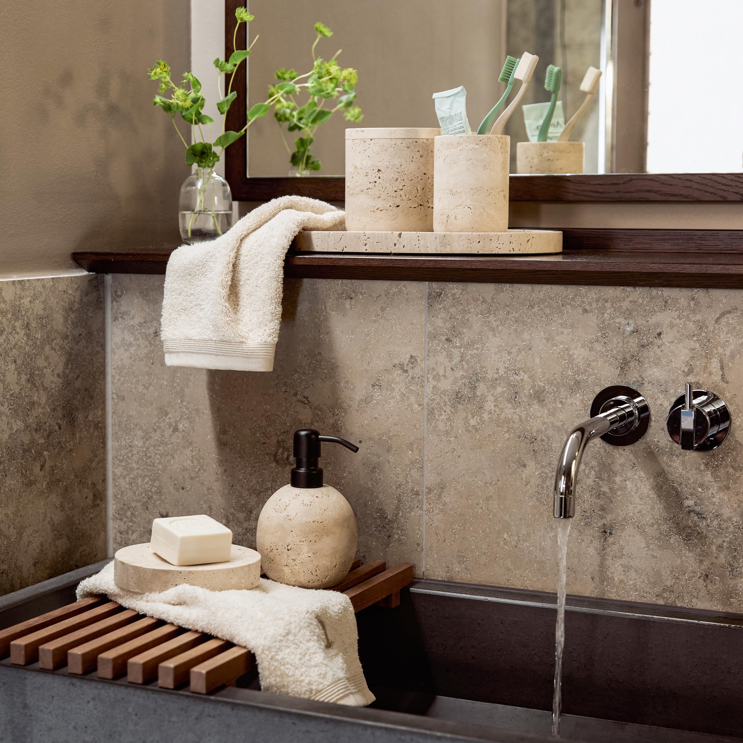 MÖVE Travertine Grace Zahnbürstenhalter Ø 8 x 10 cm aus Kalkstein, beige