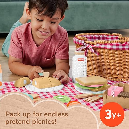 Miniatura 5 de Fisher-Price Cesta de picnic de juguete de simulación de madera, juego de comida de madera de 31 piezas para niños preescolares a partir de 3 años