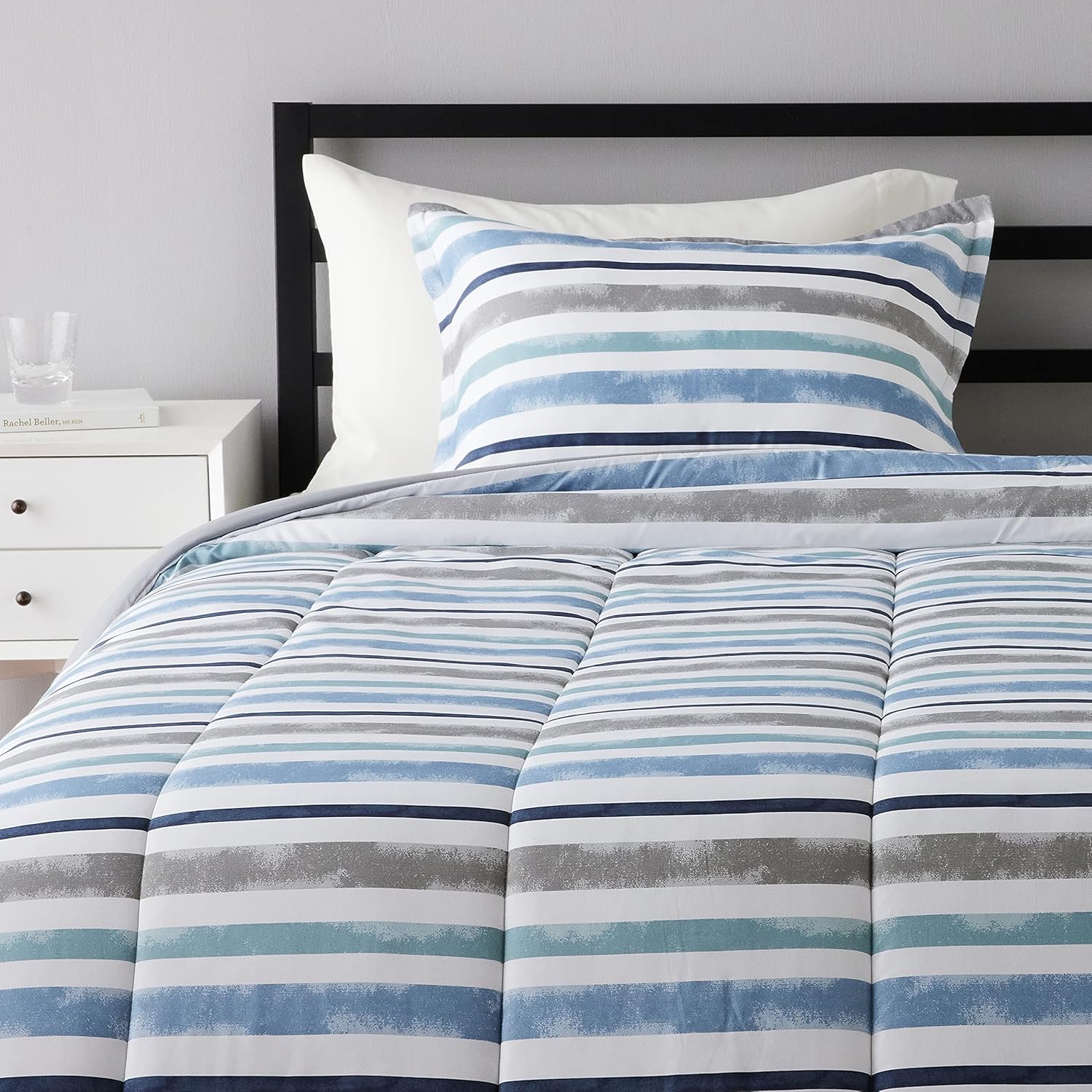 AmazonBasics Comforter Set, Twin / Twin XL, Blue Harbor Stripes