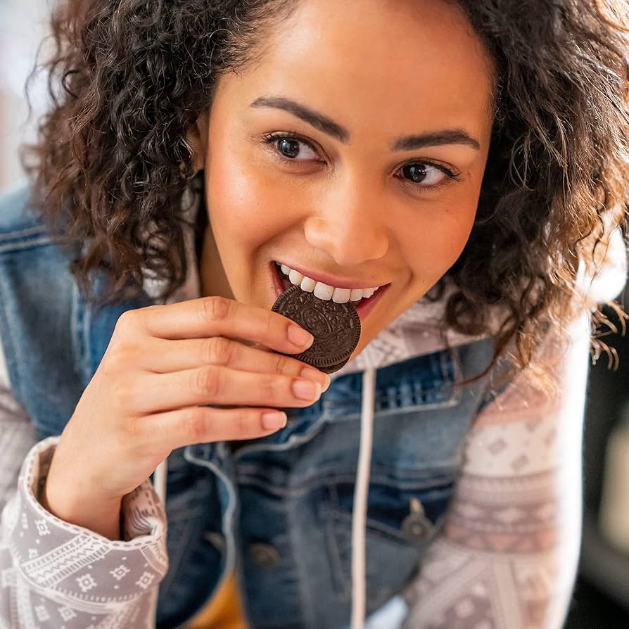 Amazon | Chocolate Sandwich Cookies, Party Size, 25.5 oz