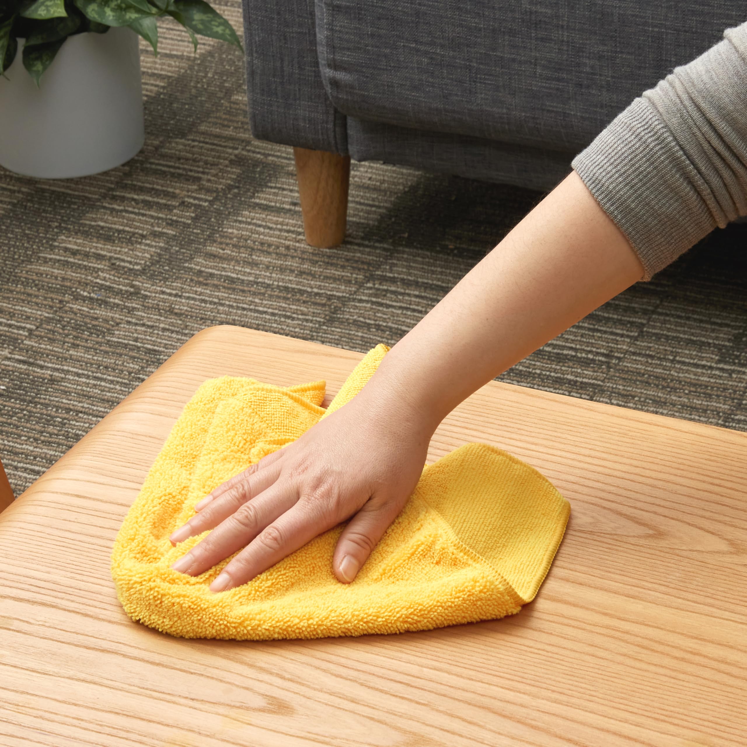 Amazon Basics Microfiber Car Drying Towels 12-Pack Lint Free Scratch Free Highly Absorbent Drying Towel for Cars 16 — view 7