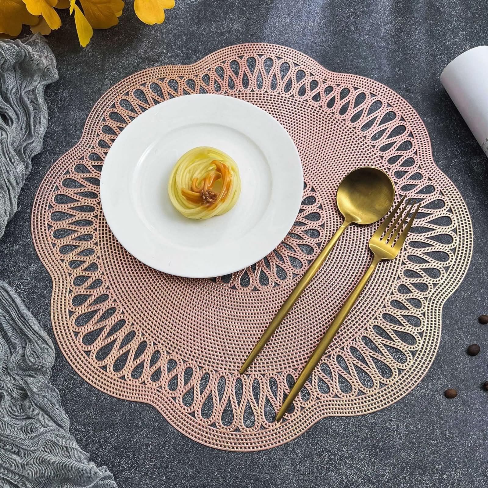 Set di 6 Tovagliette Tavolo Moderno, Tovagliette Colazione Moderne PVC 38cm Fiore Rotondo Cavo Vintage Oro Rosa