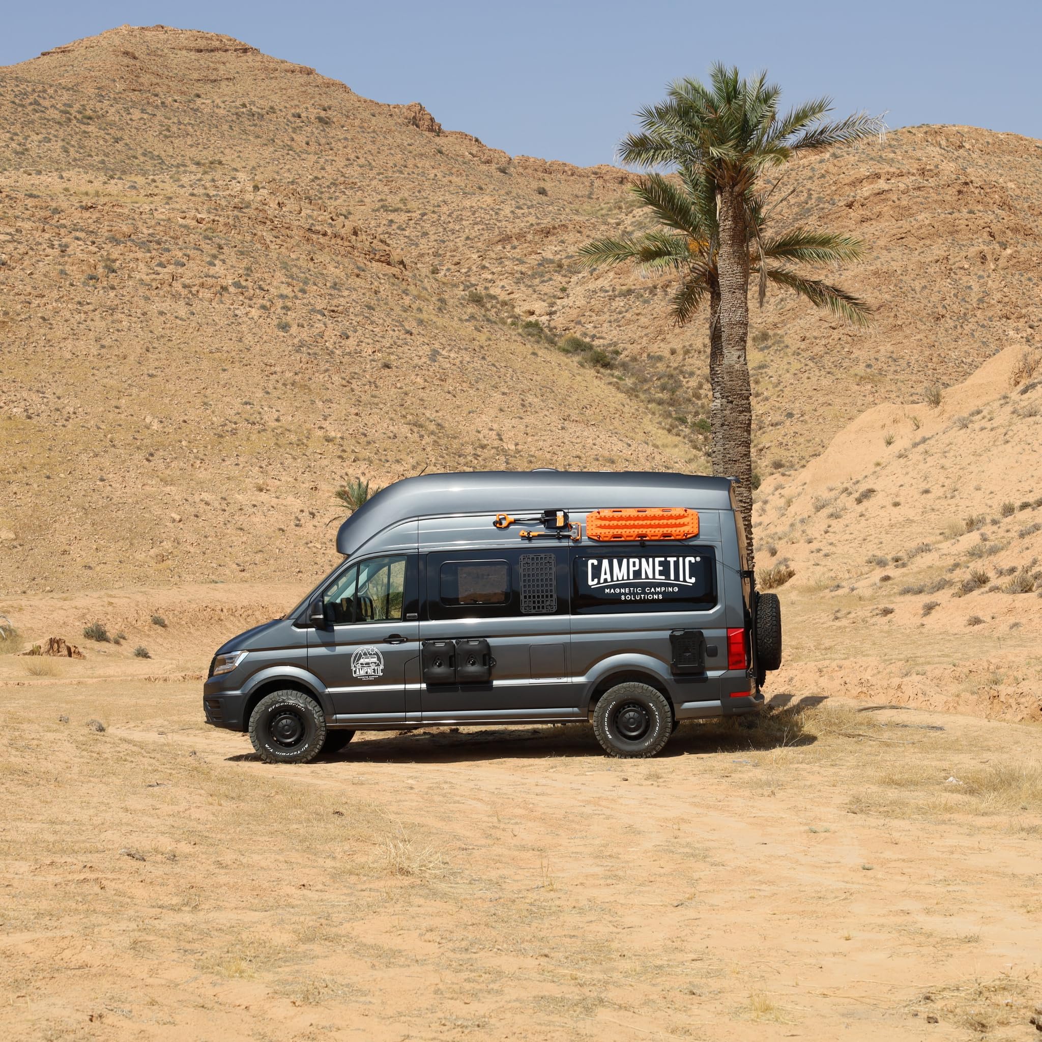 MAXTRAX MKII Sandbleche orange mit magnetischer Halterung von Campnetic | Sandboards ohne bohren, Campnetic Set, Magnethalterung ohne Bohren, Recovery Boards, für Offroad Camper, Vans & 4x4