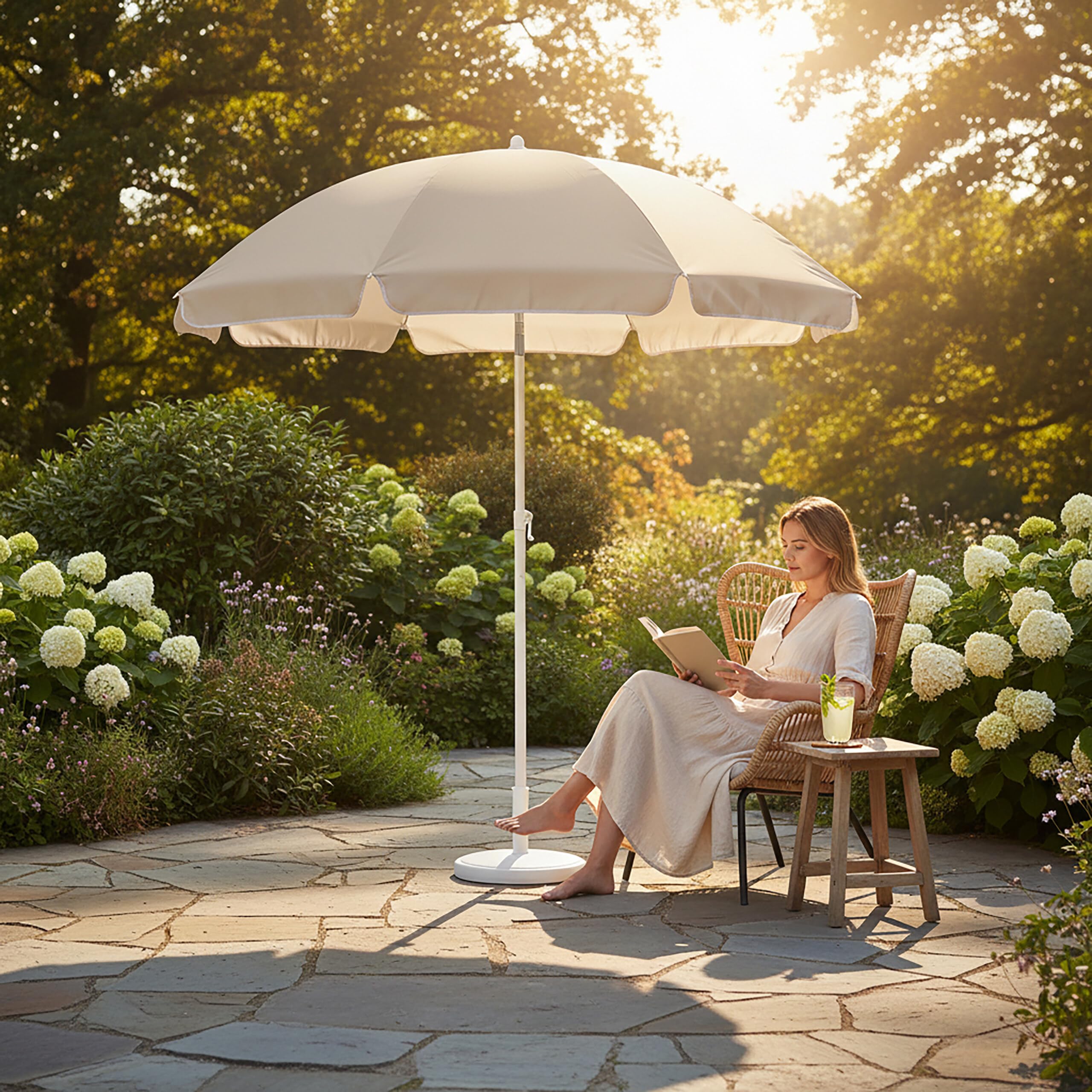 Relaxdays Parasol Ø 180 cm réglable en Hauteur inclinable Parasol de Balcon Rond Polyester Acier Parasol de Plage Beige