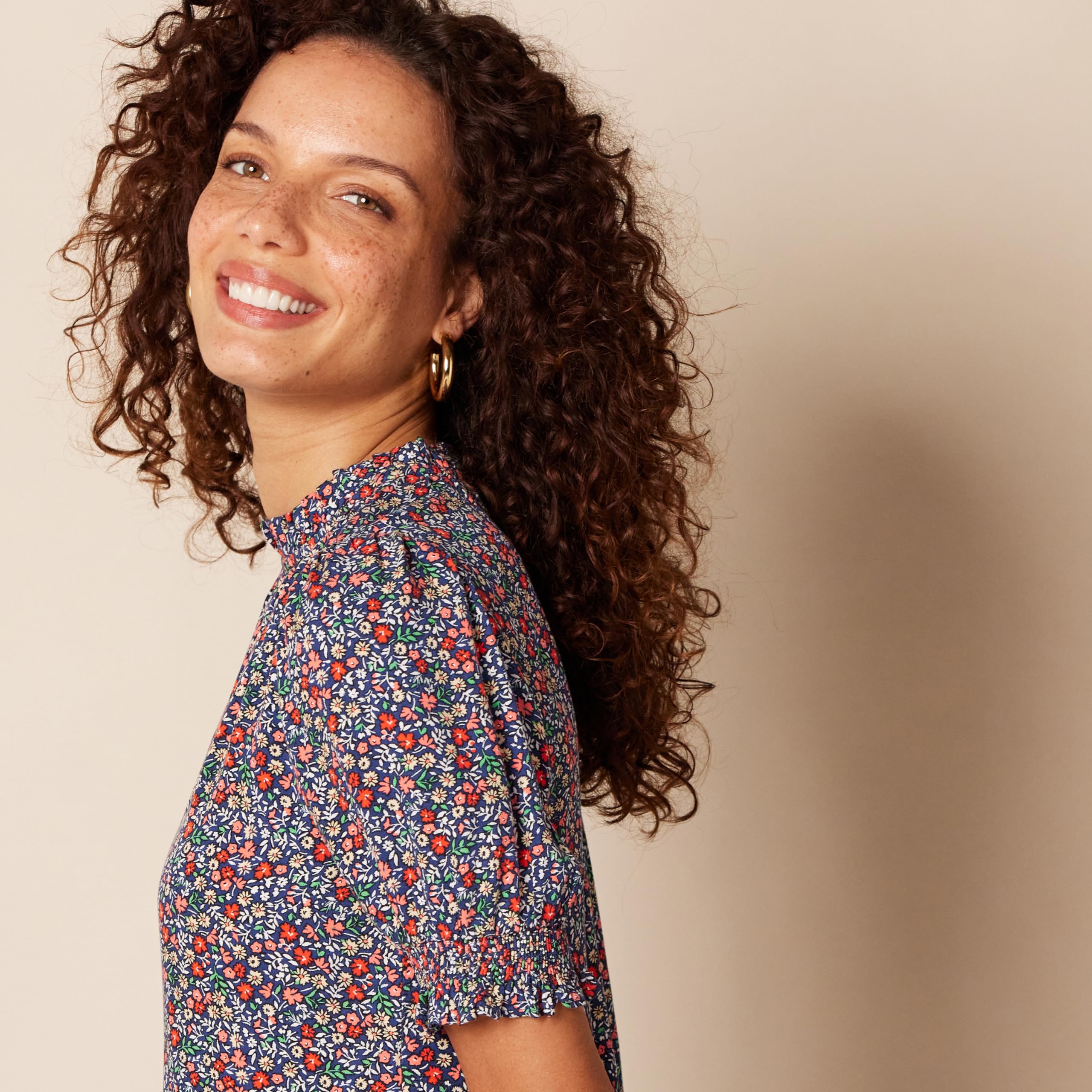 Amazon Essentials Women's Fluid Twill Short Puff Sleeve Smock Detail Shirt