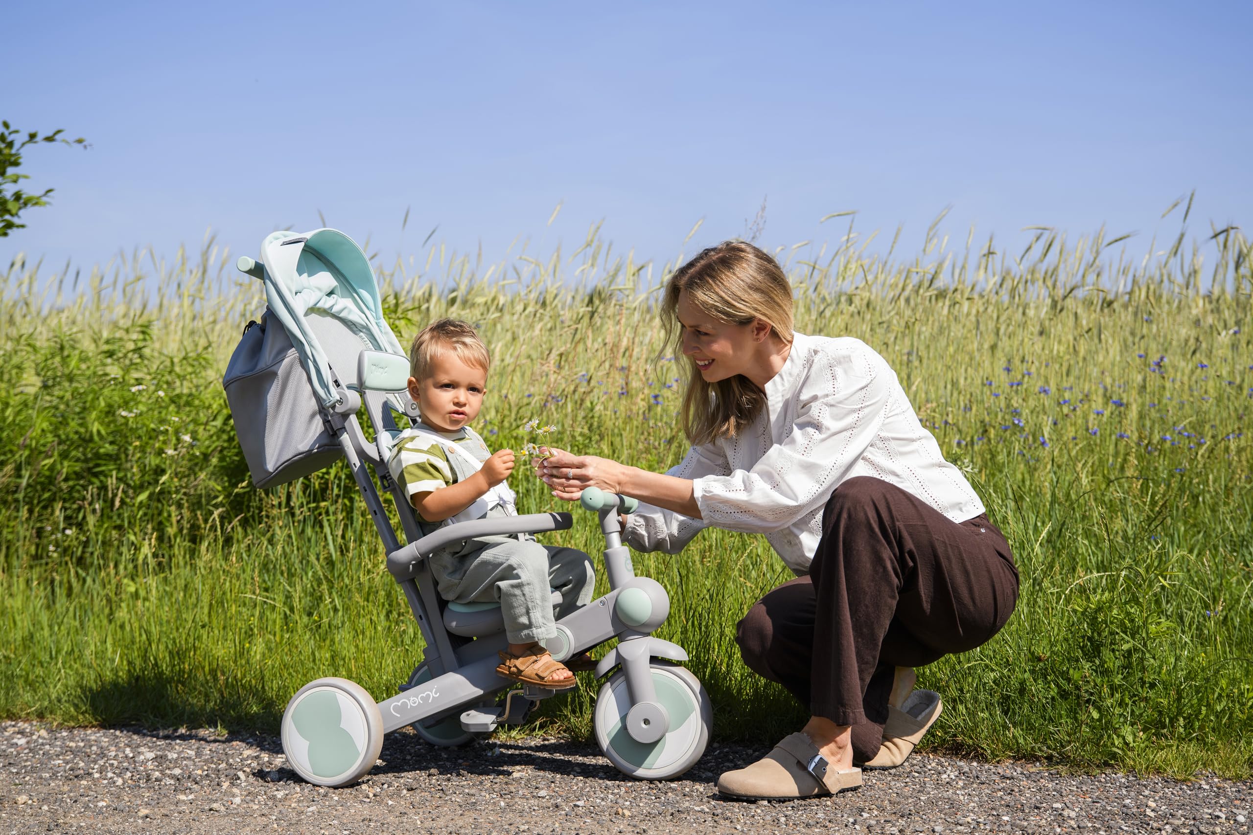 MoMi SOLIVIA Tricycle Bébé Évolutif 4 en 1 pour Enfant à Partir d’Un an | Vélo Enfant avec Canne Parentale, Harnais 5 Points, Pare-soleil, Roues 8/7 Pouces, Pliage Compact et Sac Inclus