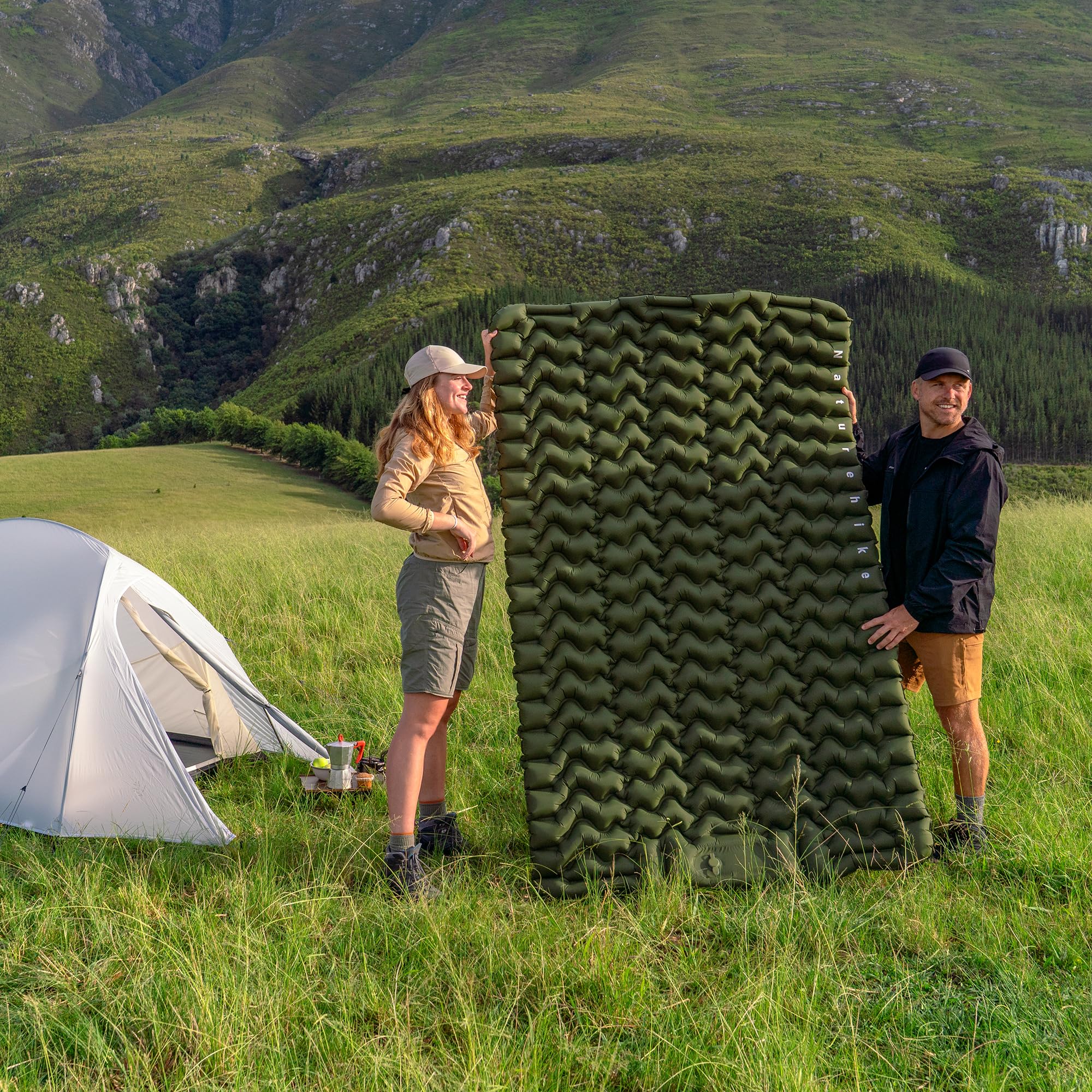 Naturehike Materassino da Campeggio con Cuscino, Ultraleggero, Gonfiabile, Pompa ad Aria Integrata, Facile da Gonfiare, Adatto per Tende da Trekking, Livello di Ingresso (Verde militare - Doppio)