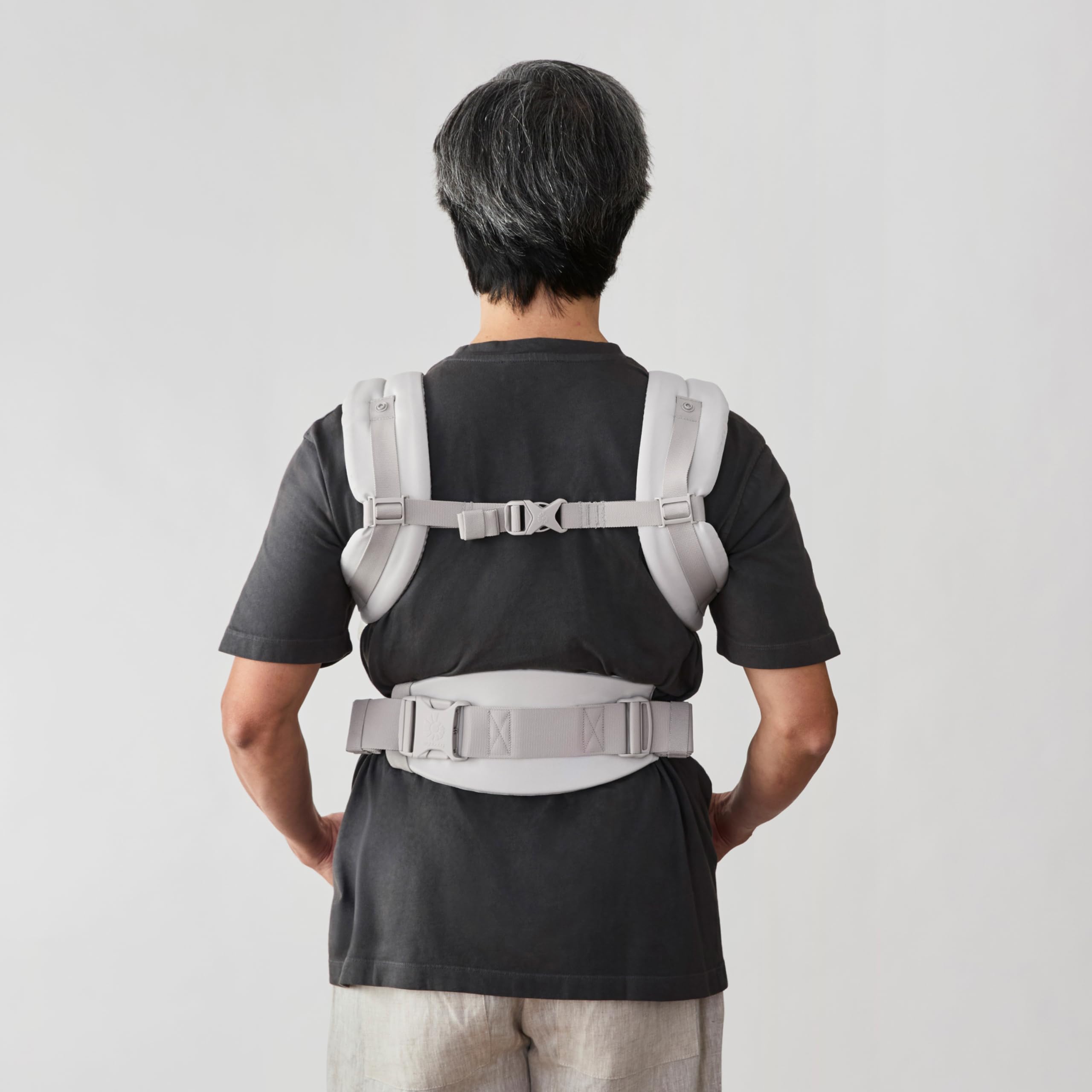 Ergobaby Omni Classic Oddychające Nosidło od 0 do 48 miesięcy | Z 4 Pozycjami Noszenia i Ergonomicznym Wsparciemz Siateczki dla Noworodków i Małych Dzieci - 3,2–20,4kg, Pearl Grey