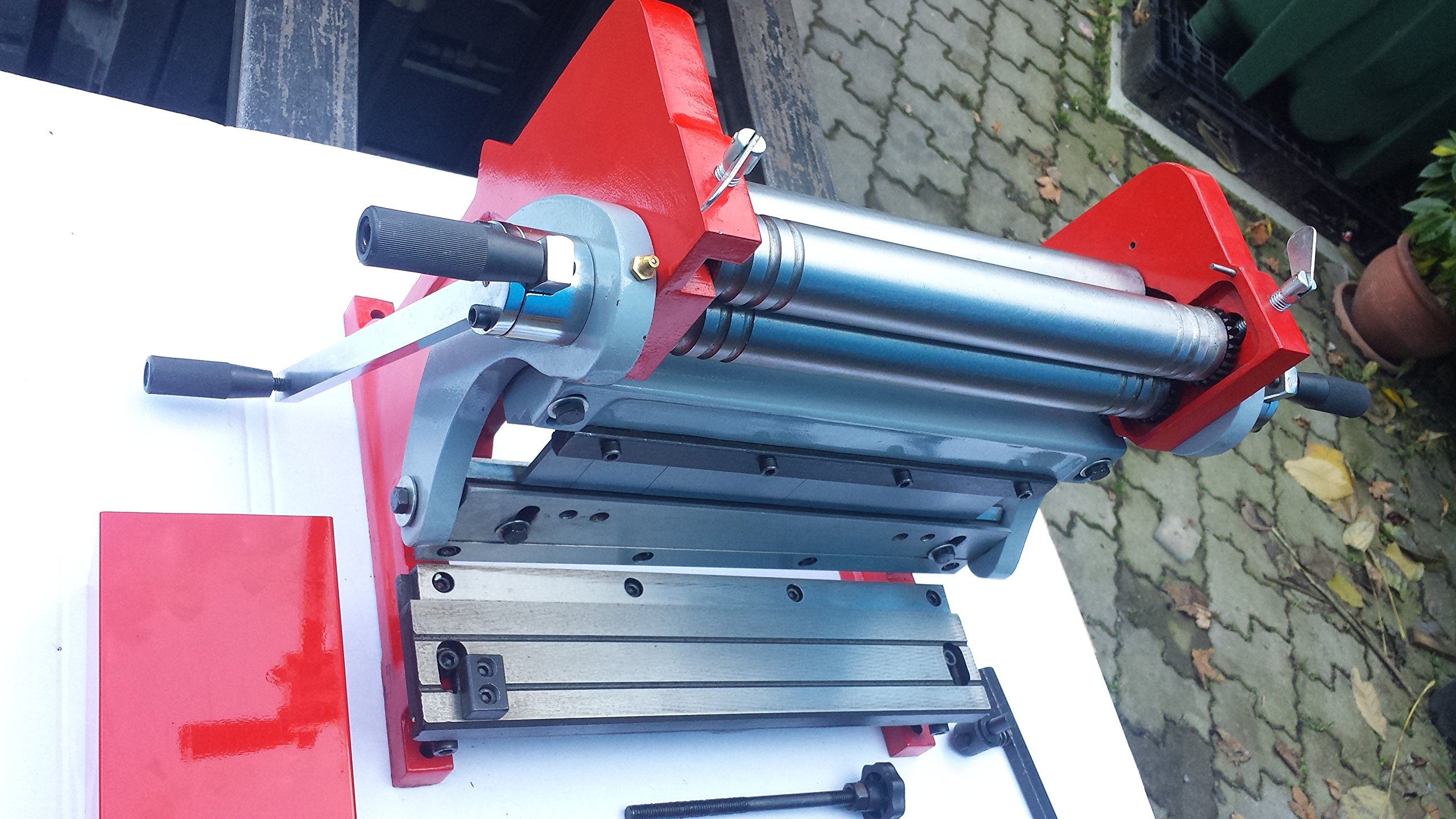 Holzmann Máquina de trabajo universal de chapa UBM 305.
