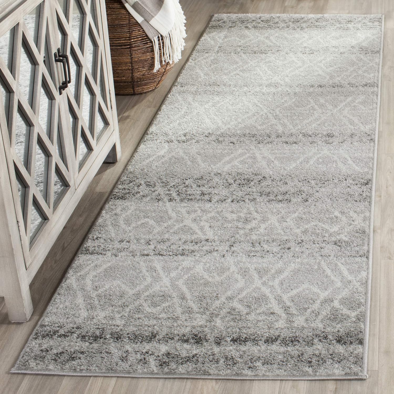 SAFAVIEH Adirondack Collection Runner Rug - 2'6" x 8', Silver & Ivory, Distressed Design, Non-Shedding & Easy Care, Ideal for High Traffic Areas in Living Room, Bedroom (ADR124B)