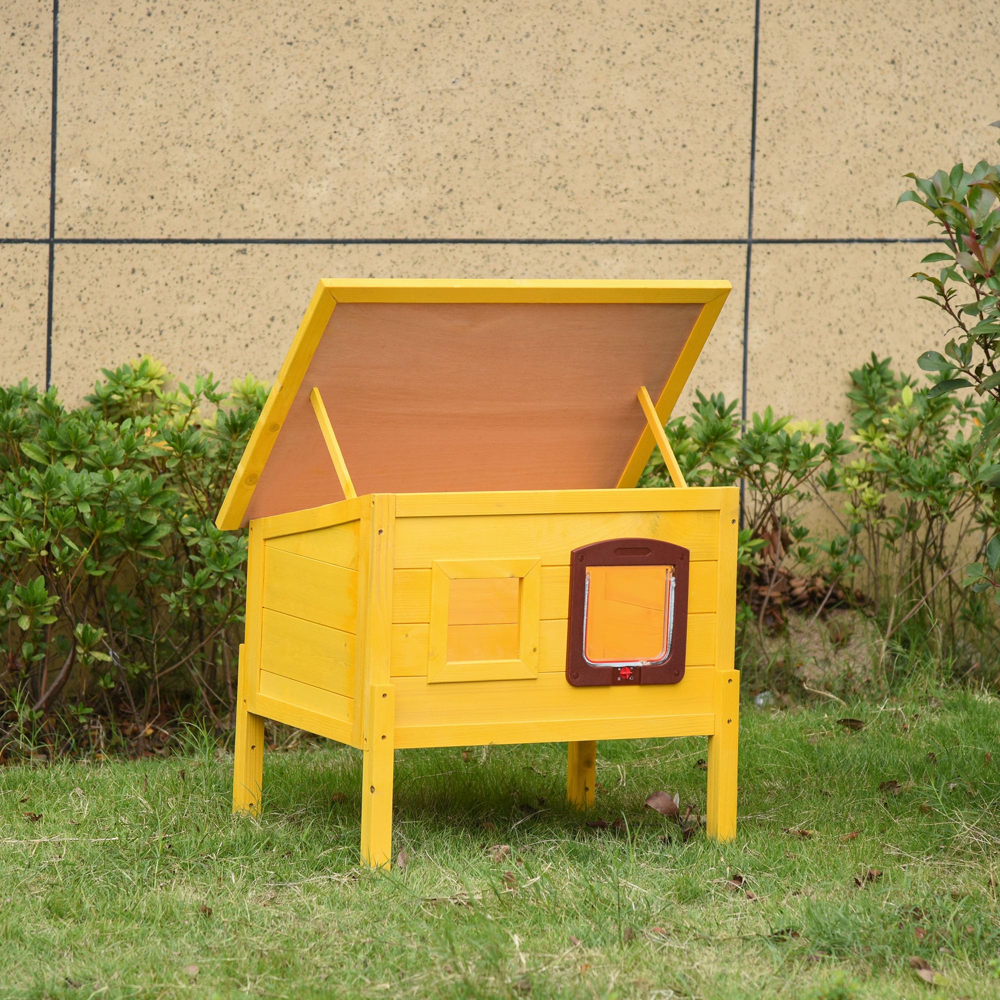 PawHut Maison pour Chat en Bois Toit Résistant à l'eau avec Porte Jaune