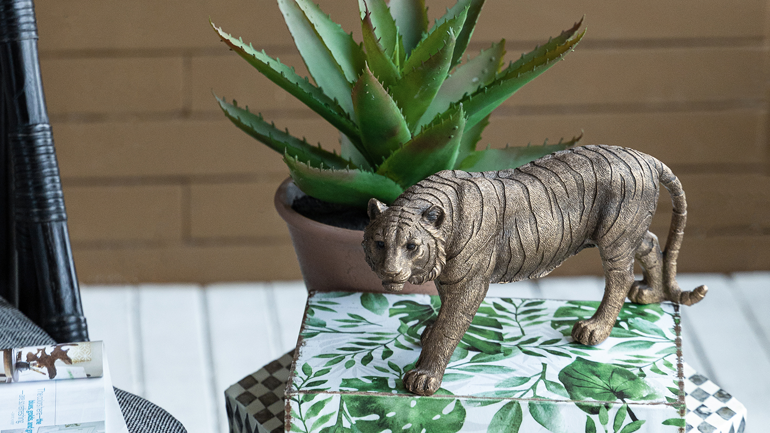 Escultura Decorativa Tigre Andando Dorado Antiguo 11.4 in miniatura 7
