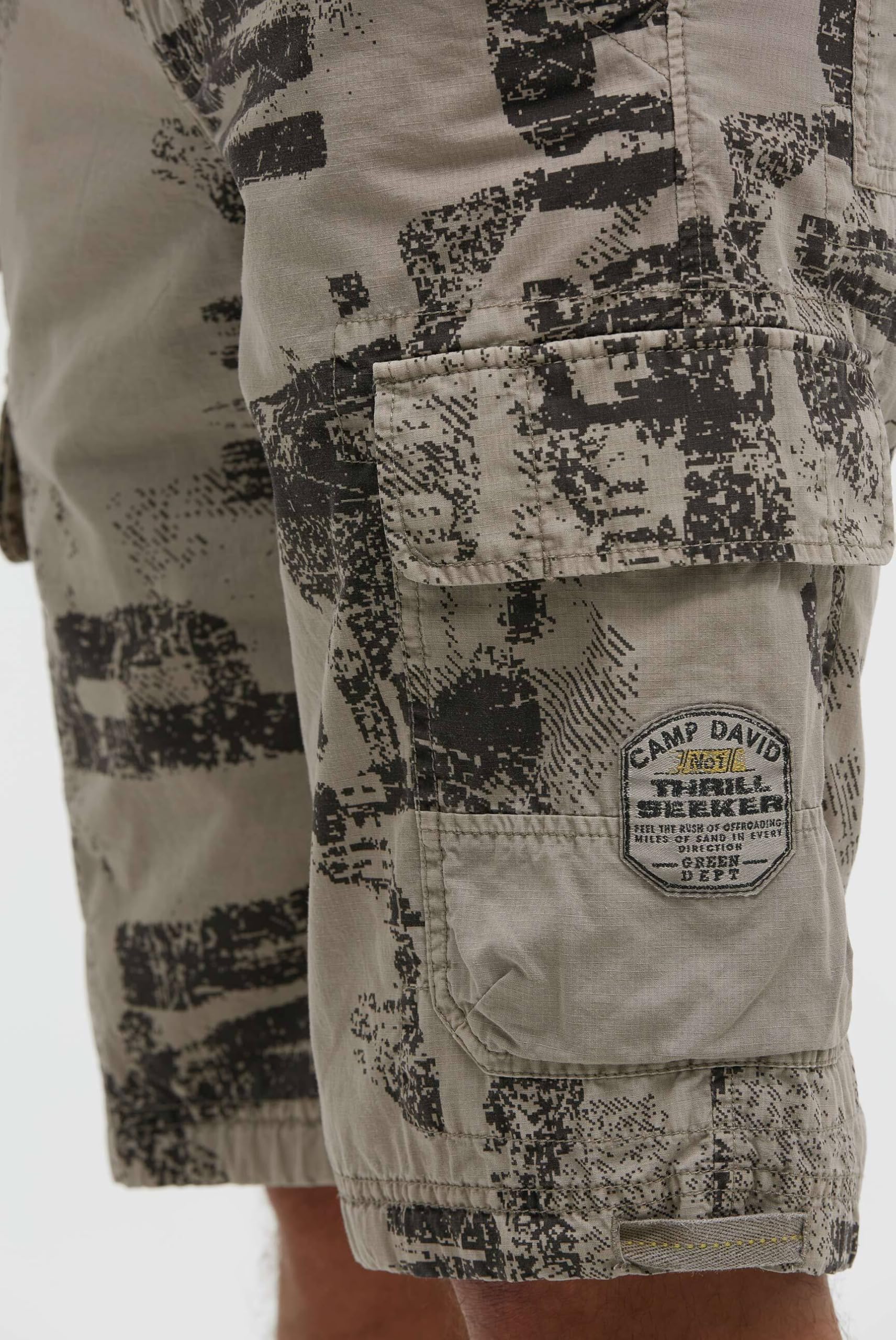 Camp David Herren Cargo Shorts mit All Over Print