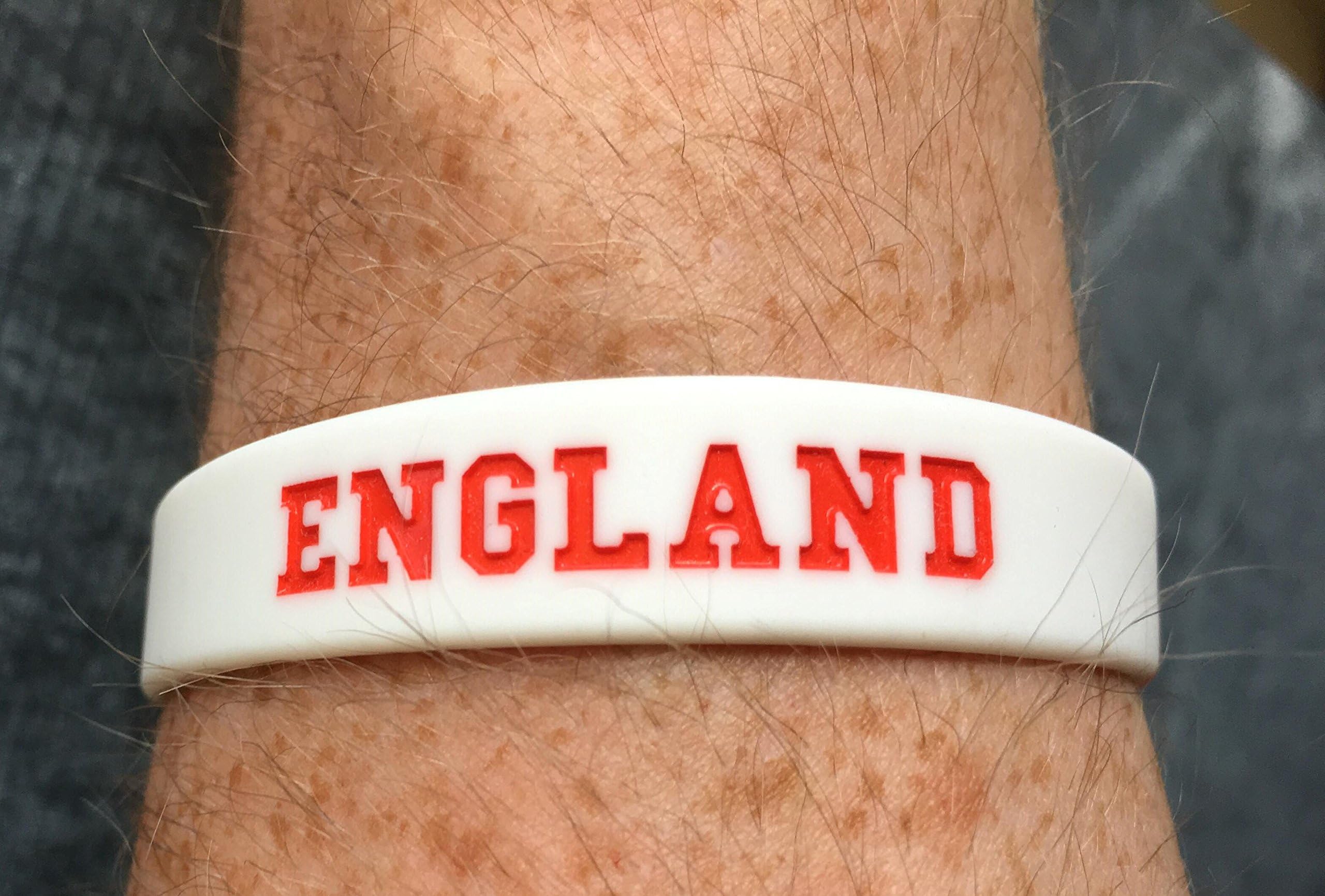 BUFFsports ENGLAND Supporters Wristband - FIFA World Cup England bracelet to complement your football shirt.