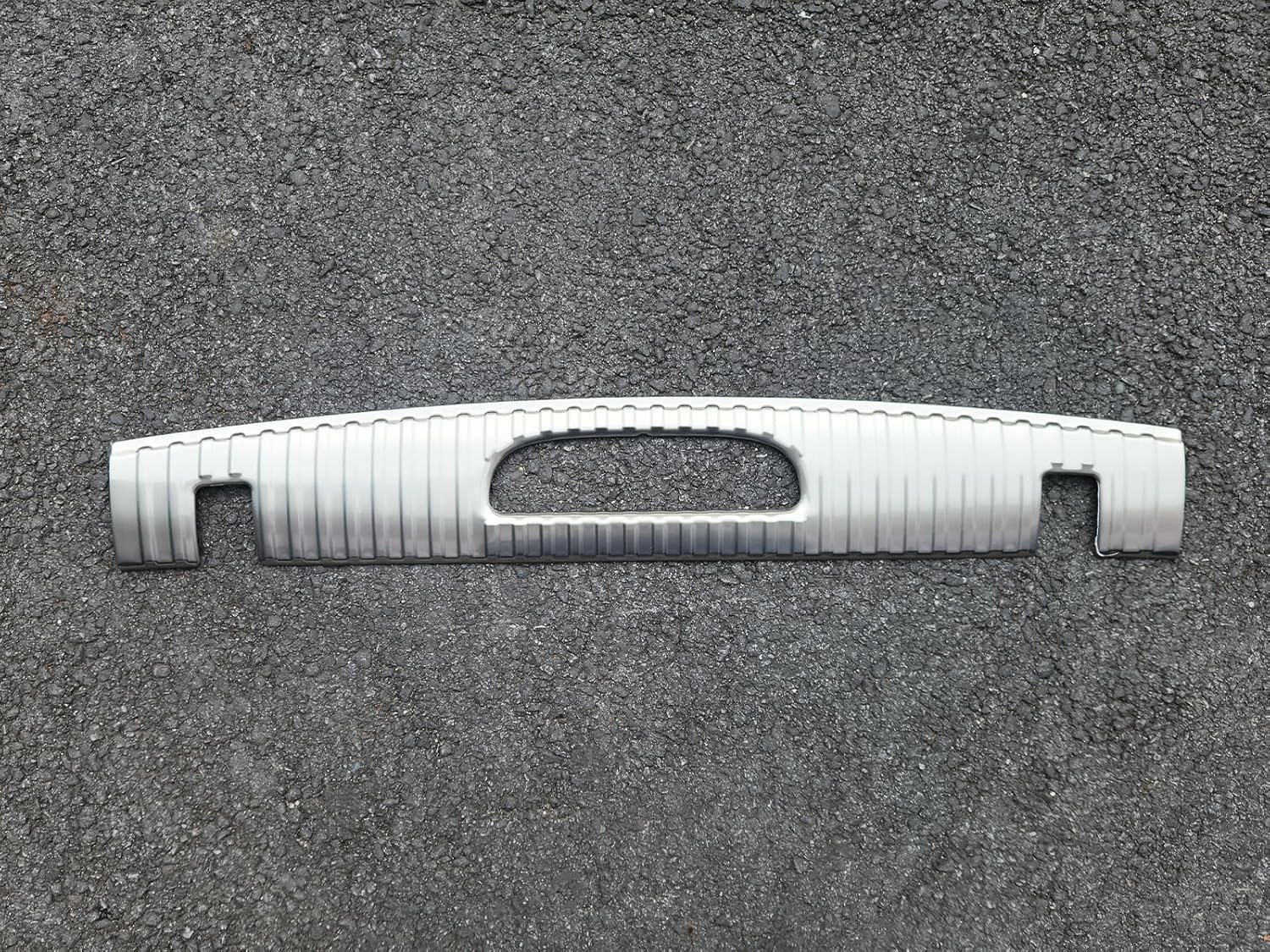 GZBFTDH Stainless Steel Rear Bumper Sill Plate Protector for Chrysler Pacifica 2017-2024, Cargo Trunk Liner Accessories Door Tailgate Lid Protection Guard Cover Trim (Silver)