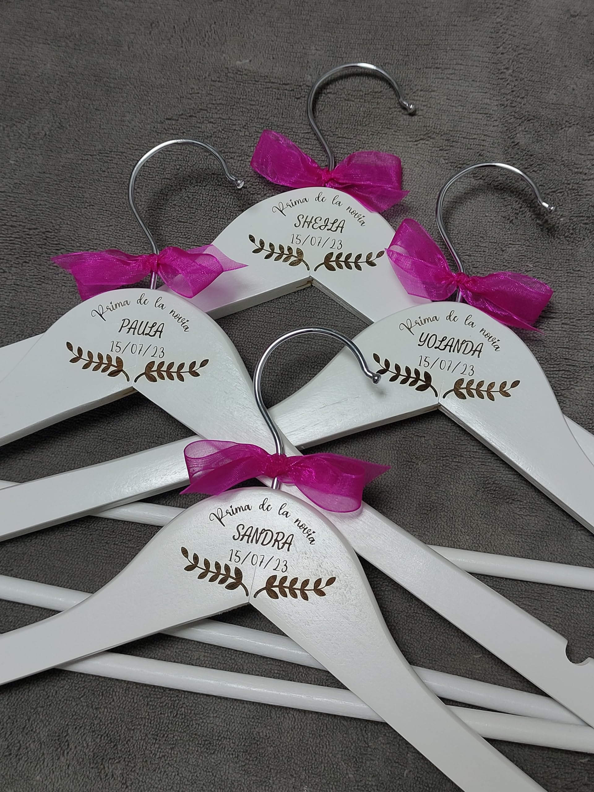 Pack de 2 Perchas Personalizadas Novios, Perchas de Madera para Bodas, Regalo para Novios, Perchas Personalizadas Boda Perchas Blancas Regalos Personalizados