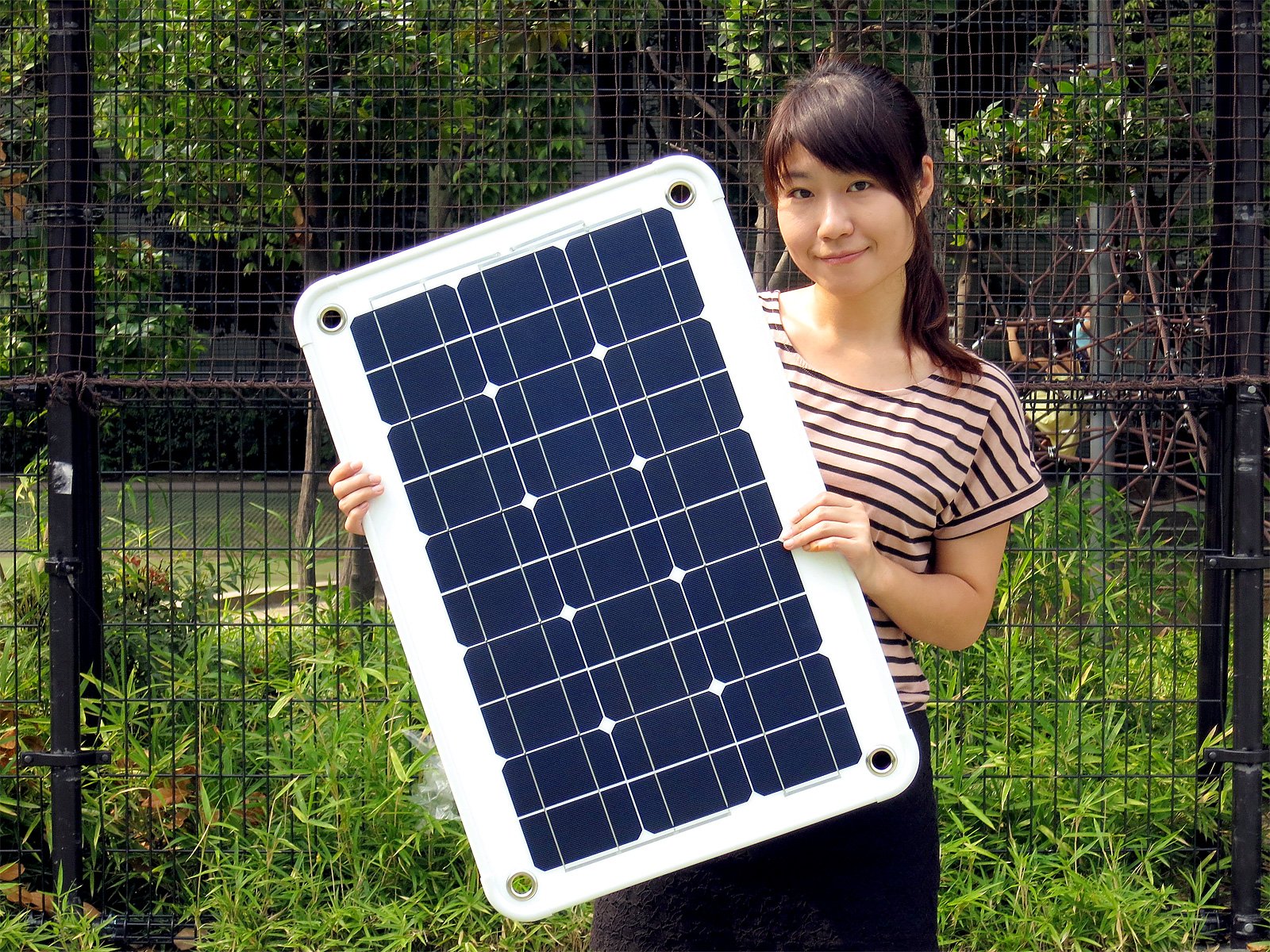 Sun Pad 40 ソーラーパネル SS-40SPD スゴイバッテリー Amazon | Sun Pad (サンパッド) 40Wで極薄2.6ミリ 1.9kgの超軽量で