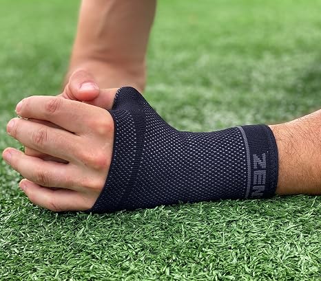 Zensah Compression Wrist Support - Wrist Sleeve for Wrist Pain, Carpal Tunnel - Wrist Support - Wrist Brace (Small, Black/Grey)
