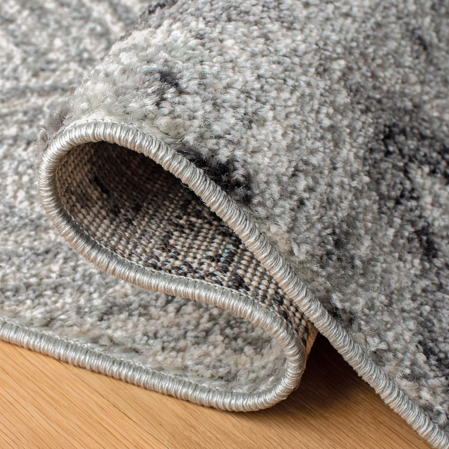 SAFAVIEH Madison Collection Accent Rug - 2'3" x 4', Charcoal & Grey, Boho Chic Design, Non-Shedding & Easy Care, Ideal for High Traffic Areas in Entryway, Living Room, Bedroom (MAD797H)