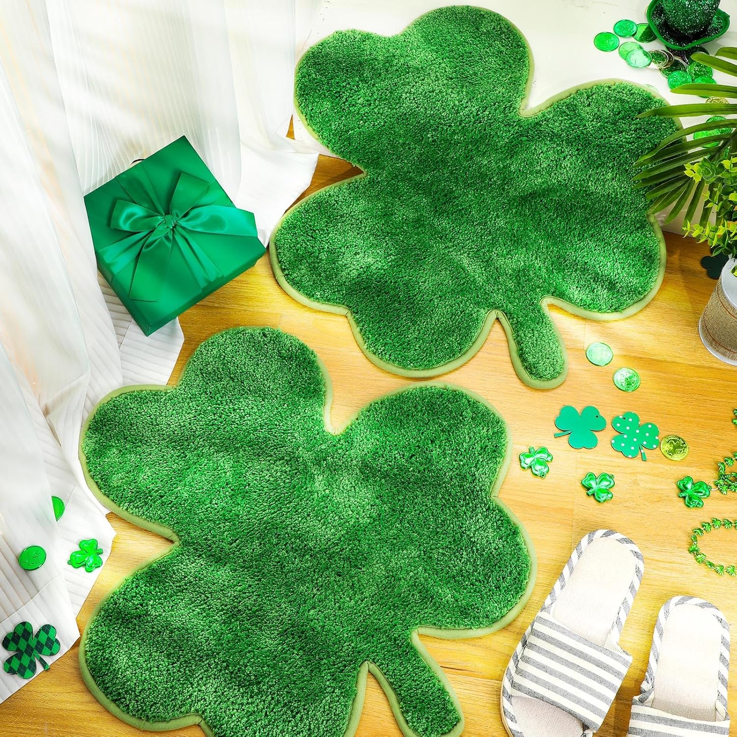 Cindeer 2 Pcs St. Patrick's Day Shamrock Mat Bathroom Bath Rugs Green Non Slip St Patricks Decorative Doormat Washable Kitchen Rugs for Home Shower Decor(Simple Style,23.6 x 23.6 Inch)