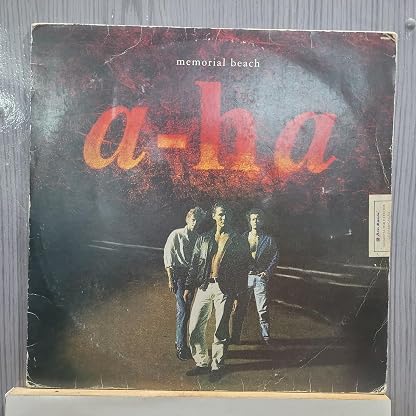 LP MEMORIAL BEACH (NAC) por A-HA, capa do álbum