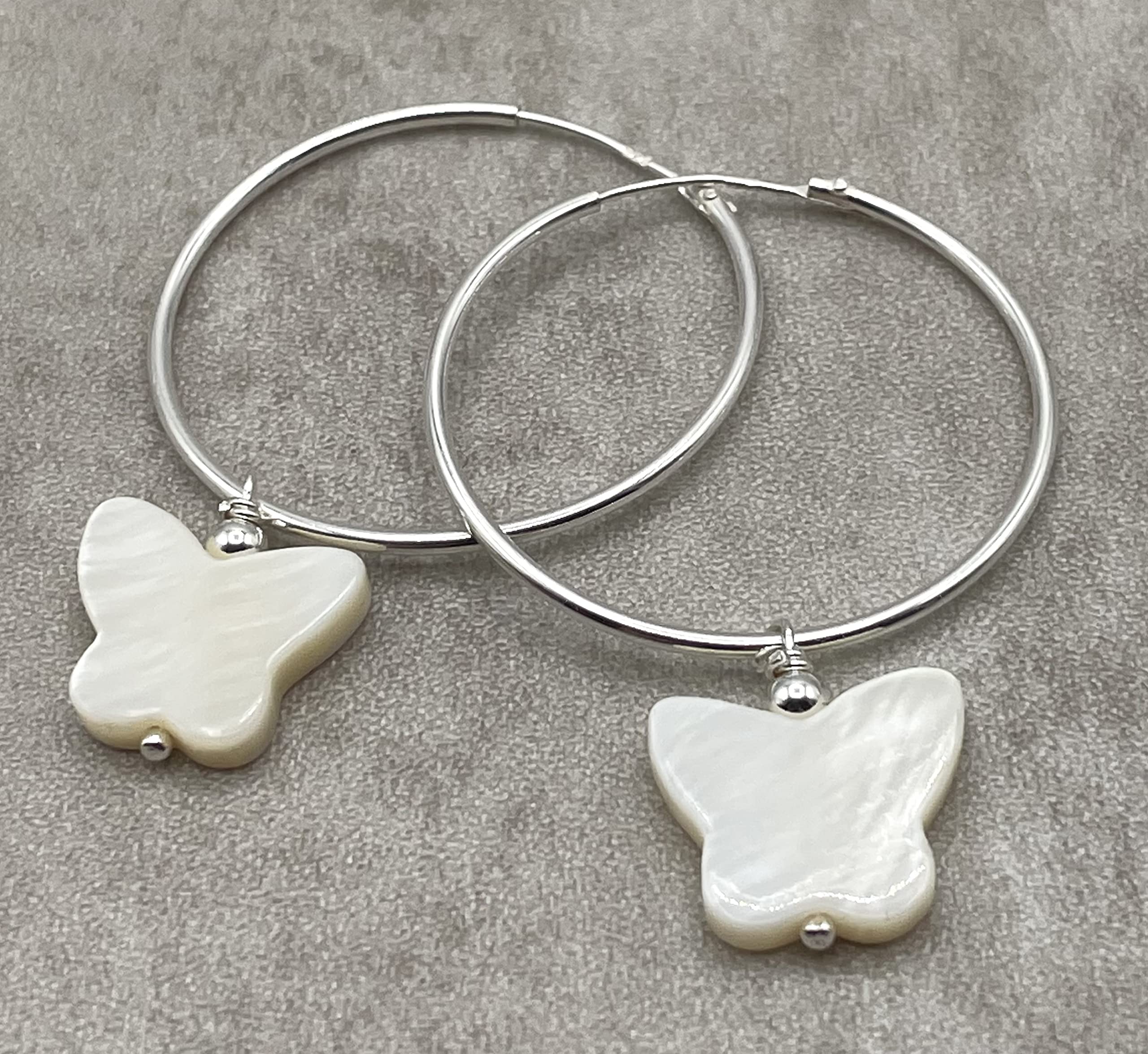 Orecchini con Farfalle in Madreperla, Cerchi Diametro 30 mm, Pendenti in Argento 925, Gioielli Estate, Bijoux Minimalisti, Made in Italy,