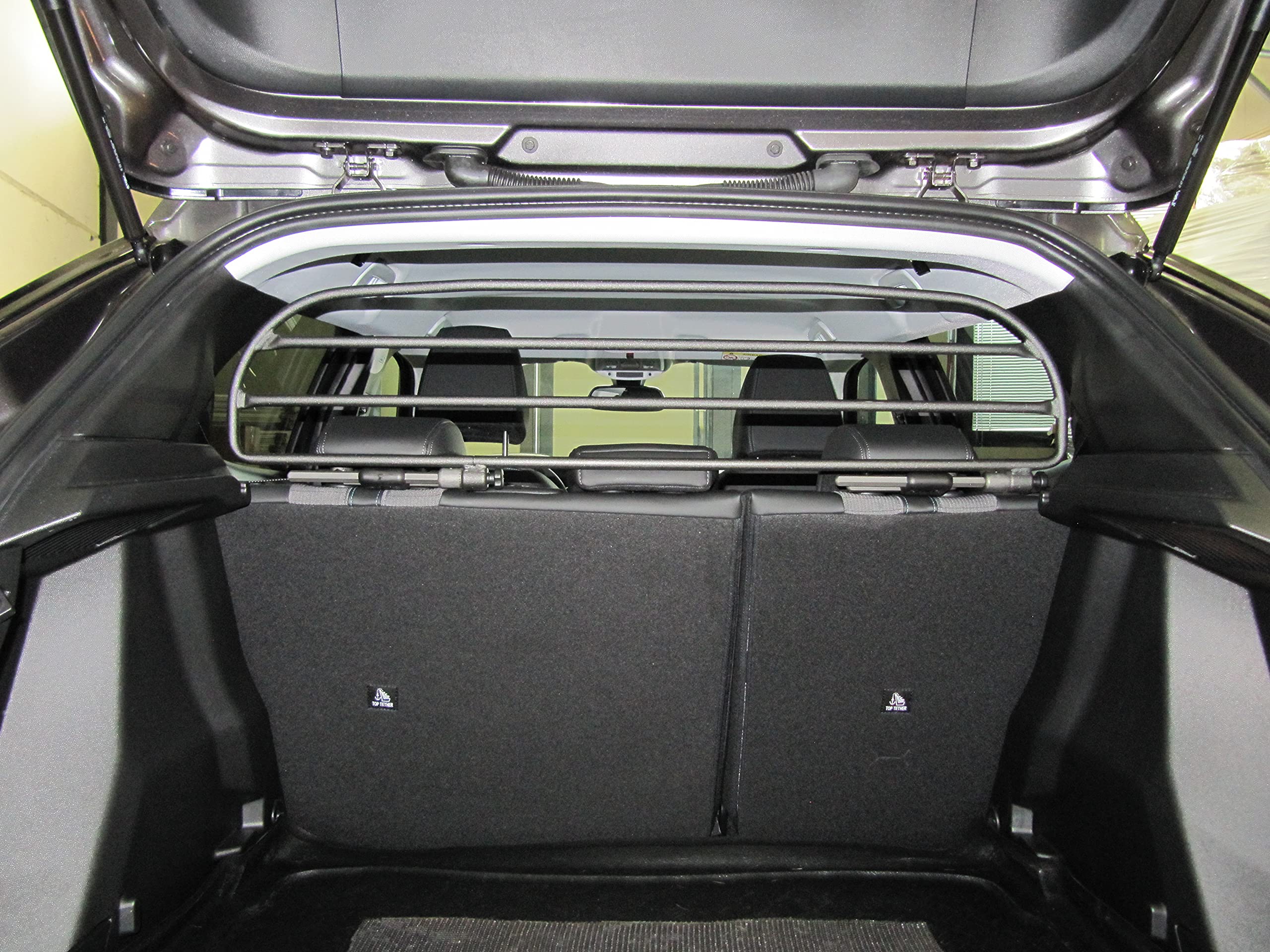 ERGOTECH Divisorio Griglia Divisoria in Metallo Compatibile con Peugeot 2008 (dal 2020 in Poi) RDA65HBG-XS, per Trasporto Cani e Bagagli