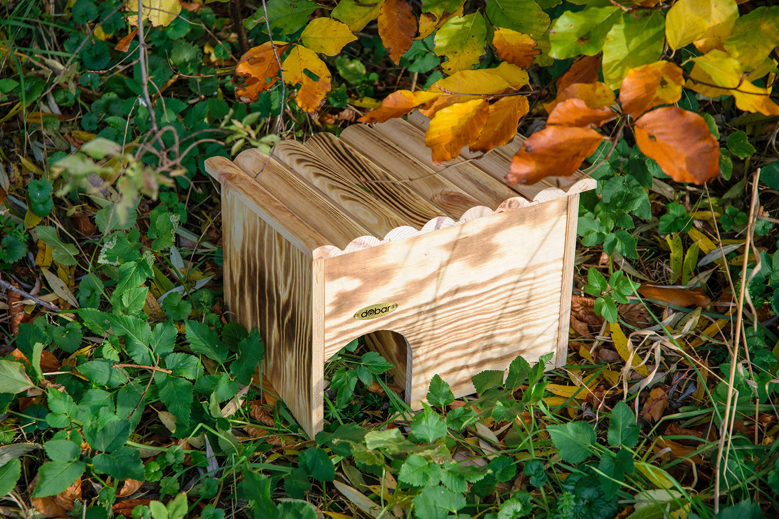 dobar® 22232FSCe - Casetta per ricci in legno massello – casetta per ricci per il giardino – cuccia per il riccio con serratura – hotel con protezione contro i nemici – 30,5 x 26,5 x 24 cm – fiammata