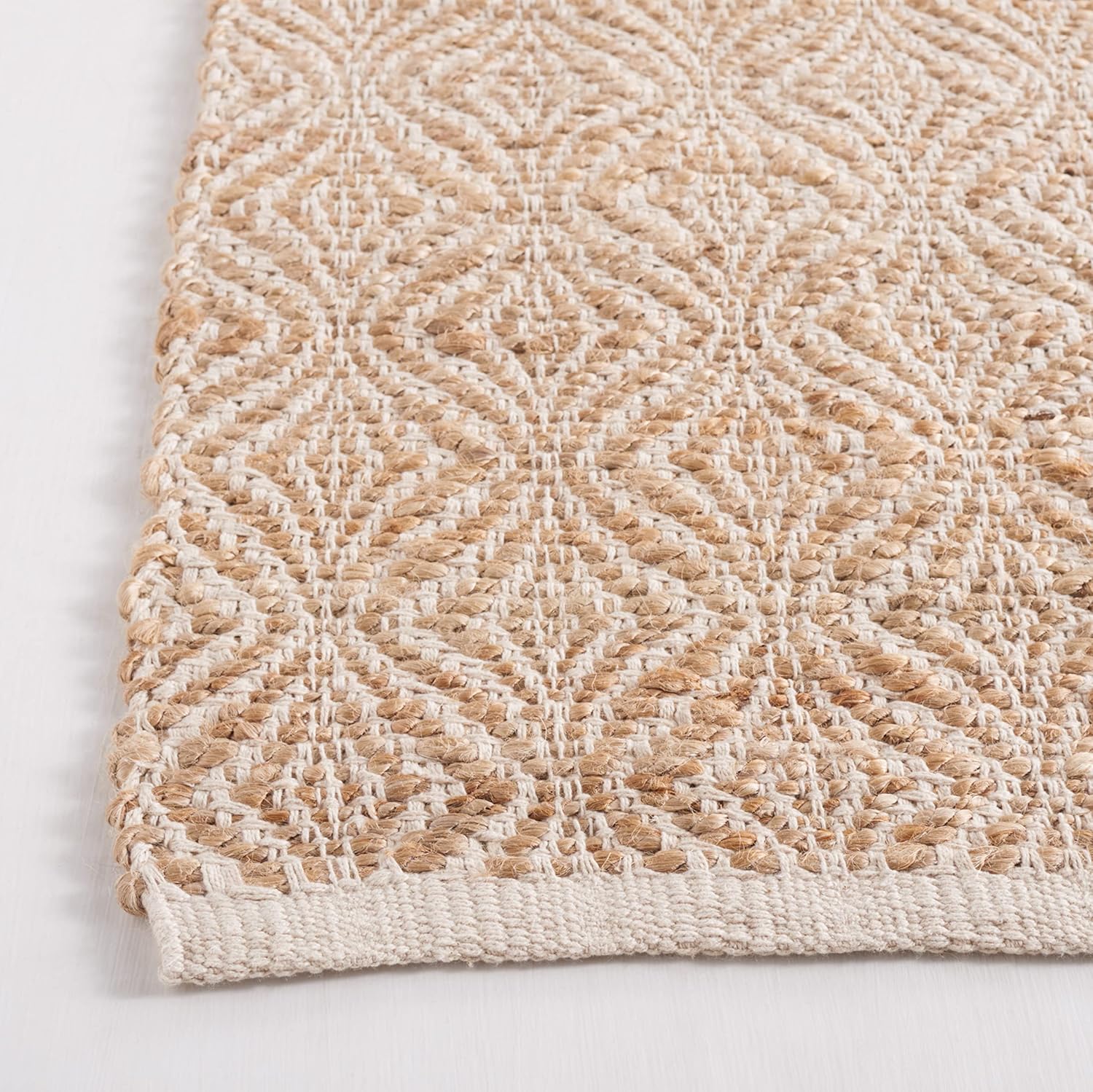 SAFAVIEH Natural Fiber Collection Runner Rug - 8' Runner, Natural & Beige, Farmhouse Design, Ideal for High Traffic Areas in Hallway, Bathroom & Kitchen (NF833A-28)