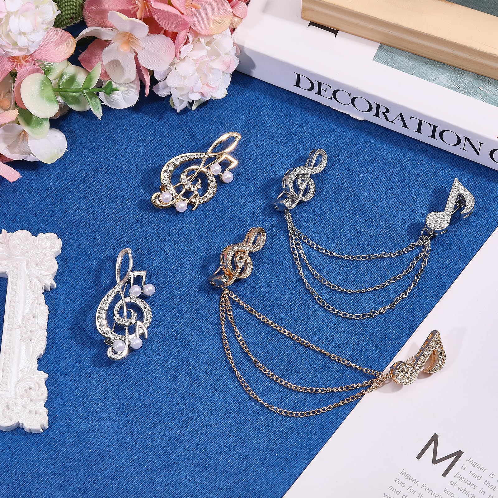 Set di 4 spille a forma di nota musicale, per donne e uomini, con strass di cristallo, con catena di perle, per camicia, cravatta, cappello e sciarpa
