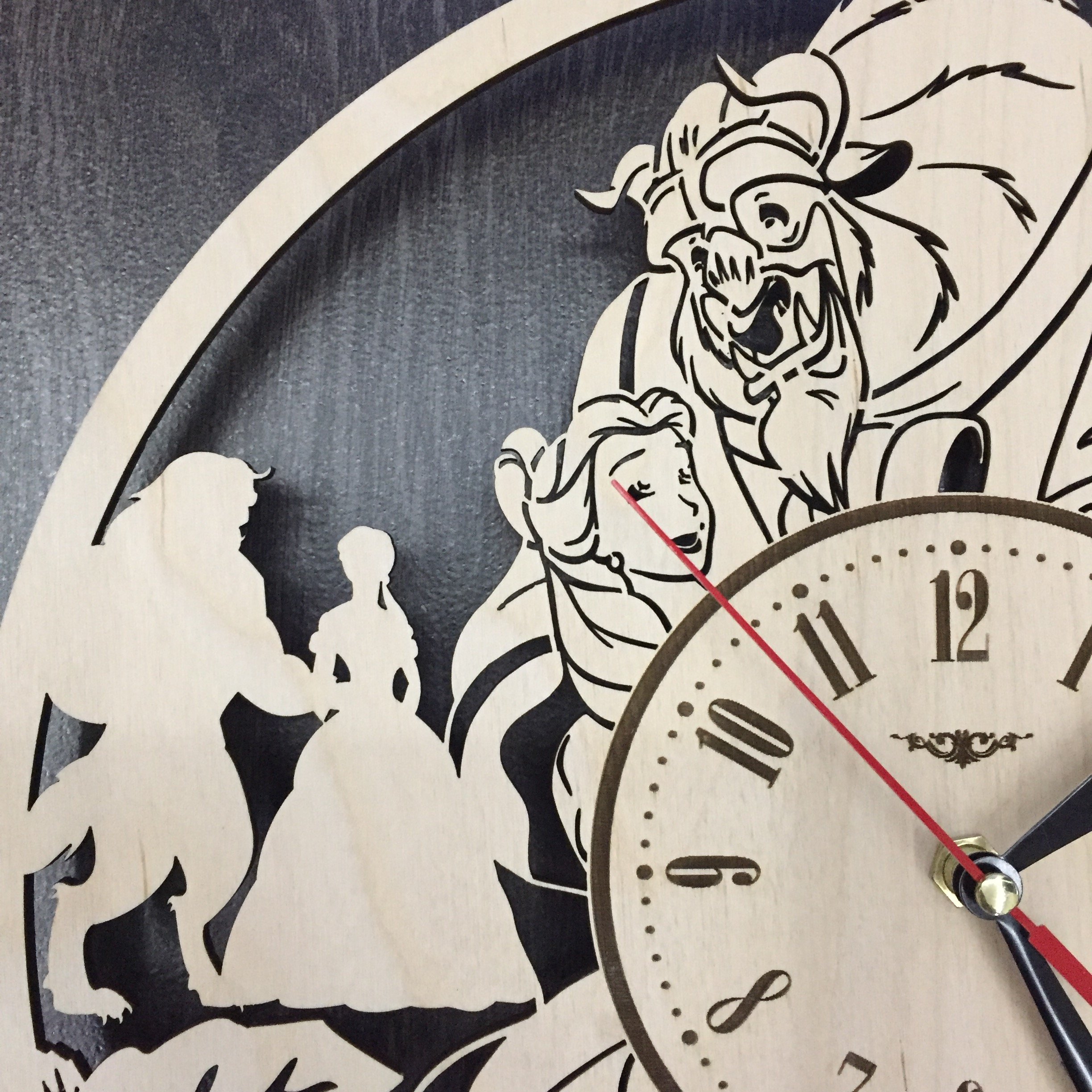 Amazon.co.jp: The Beauty and The Beast 美女と野獣木製掛け時計ー 
