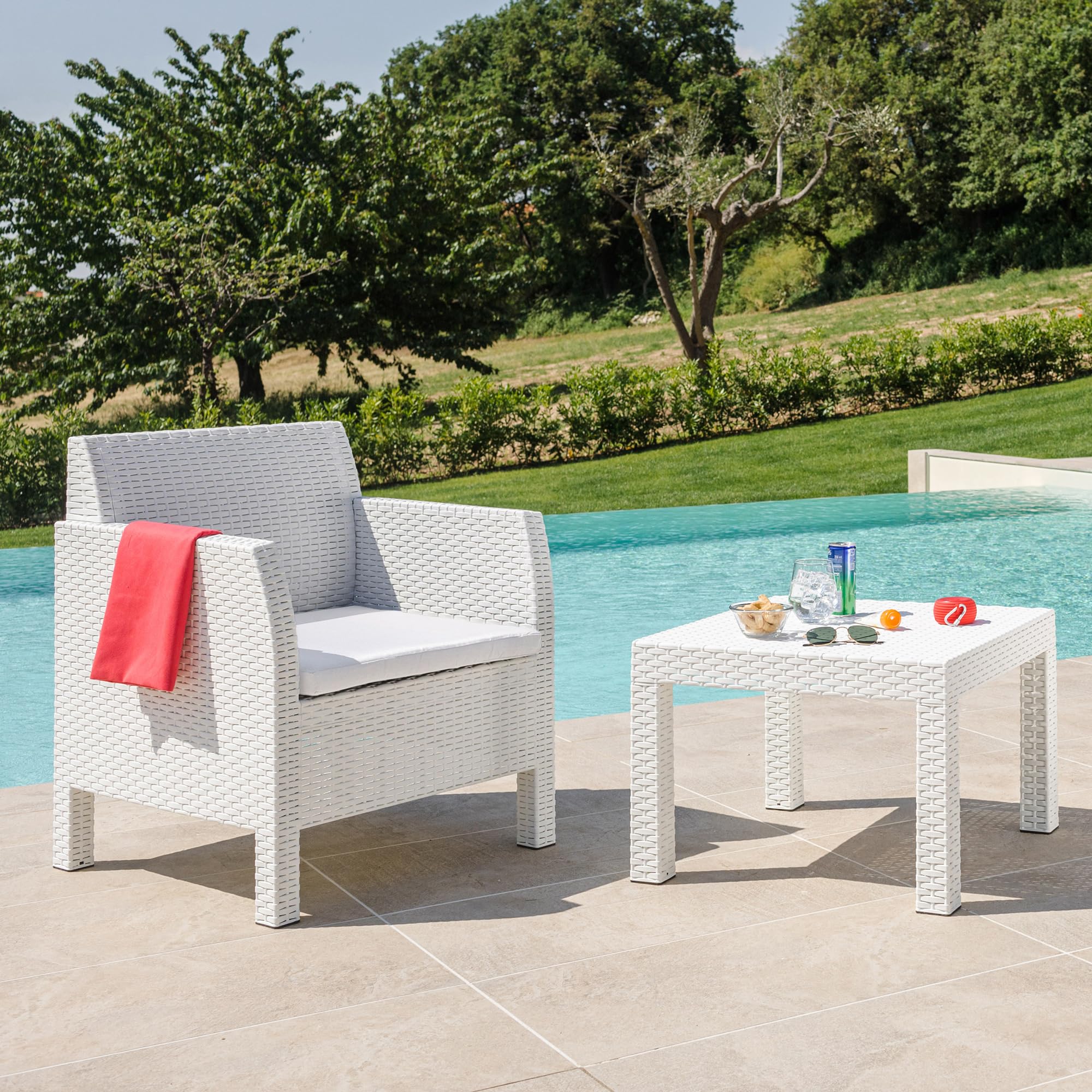 Toomax Juego de muebles de jardín Matilde con 2 sillones y mesa de centro, acabado efecto ratán, color blanco.