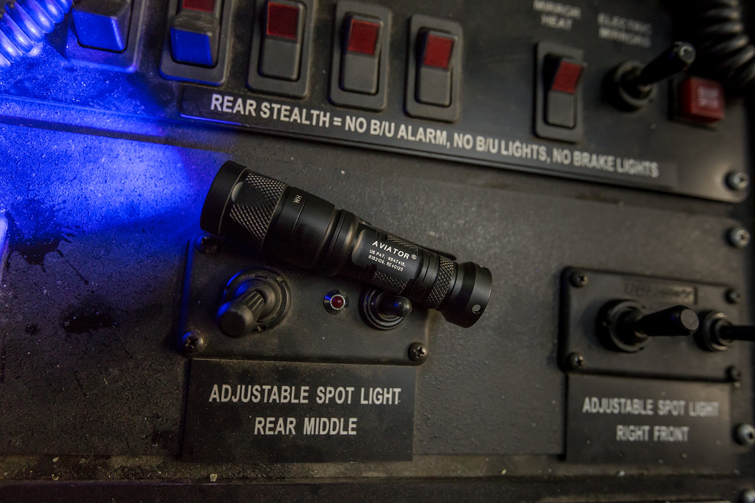 SUREFIRE AVIATOR ブラックハンディライト Amazon.co.jp: SUREFIRE AVIATOR-BL ブラックLEDBLUE : スポーツ