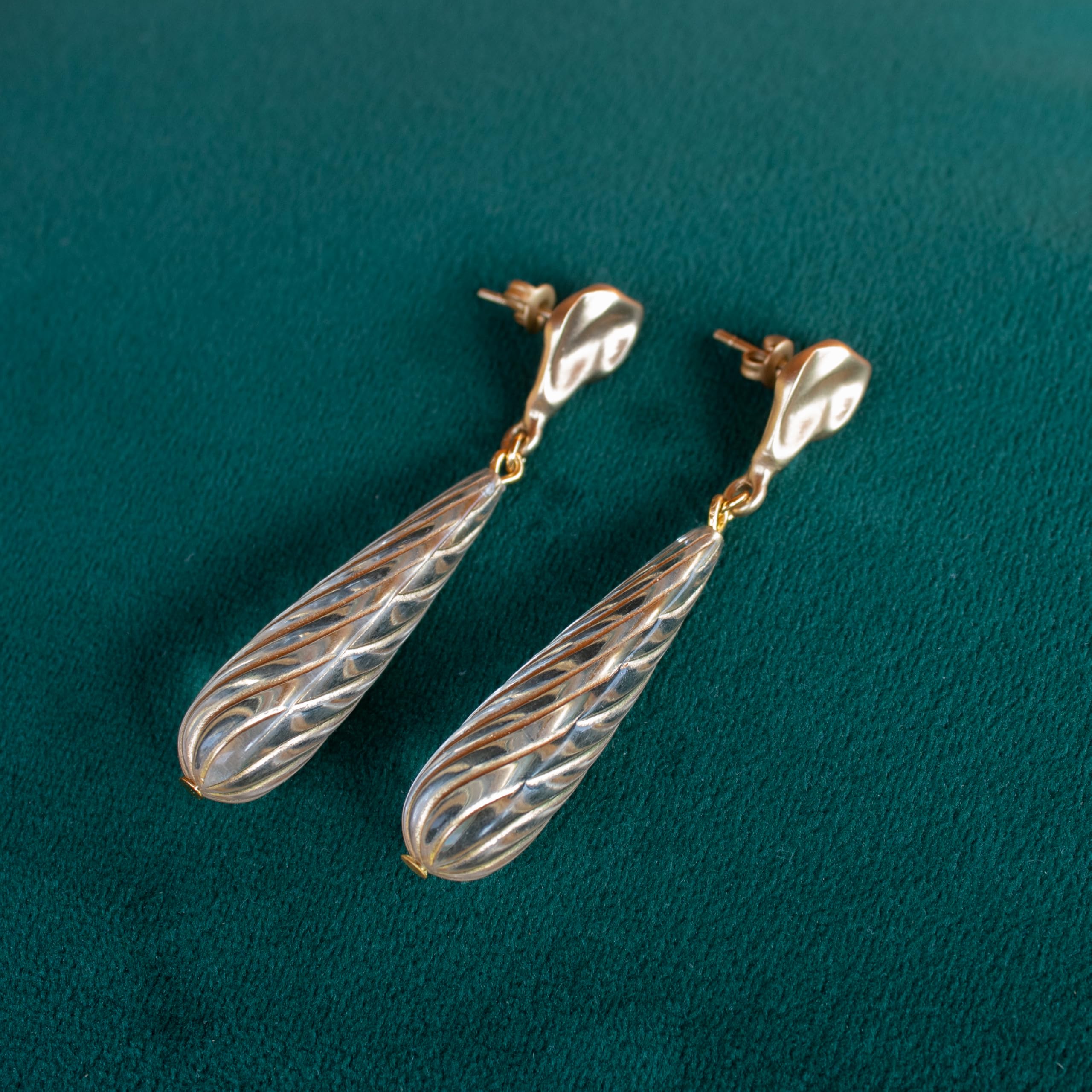 Pendientes Mujer Colgantes Largos Dorados Gota de Agua Zamak Dorado Mate y Resina Cierre de Tuerca Bohemio