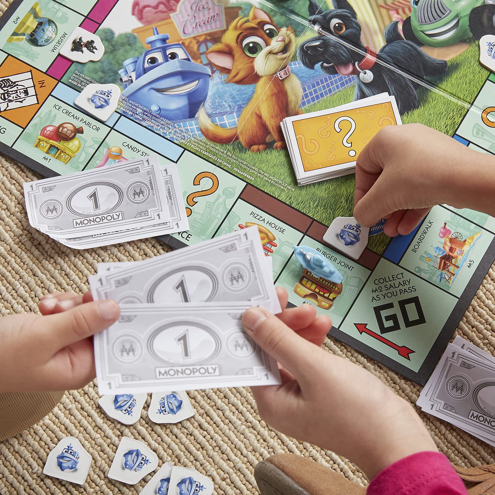 Monopoly Junior, für Kinder ab 5 Jahren, mit fröhlichen Charakteren, einfach verständlch und dennoch spannend, für Kinder und Erwachsene