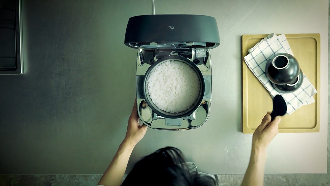 Amazon | 象印マホービン 炊飯器 5.5合 黒釉 NW-FB10-BZ | 象印