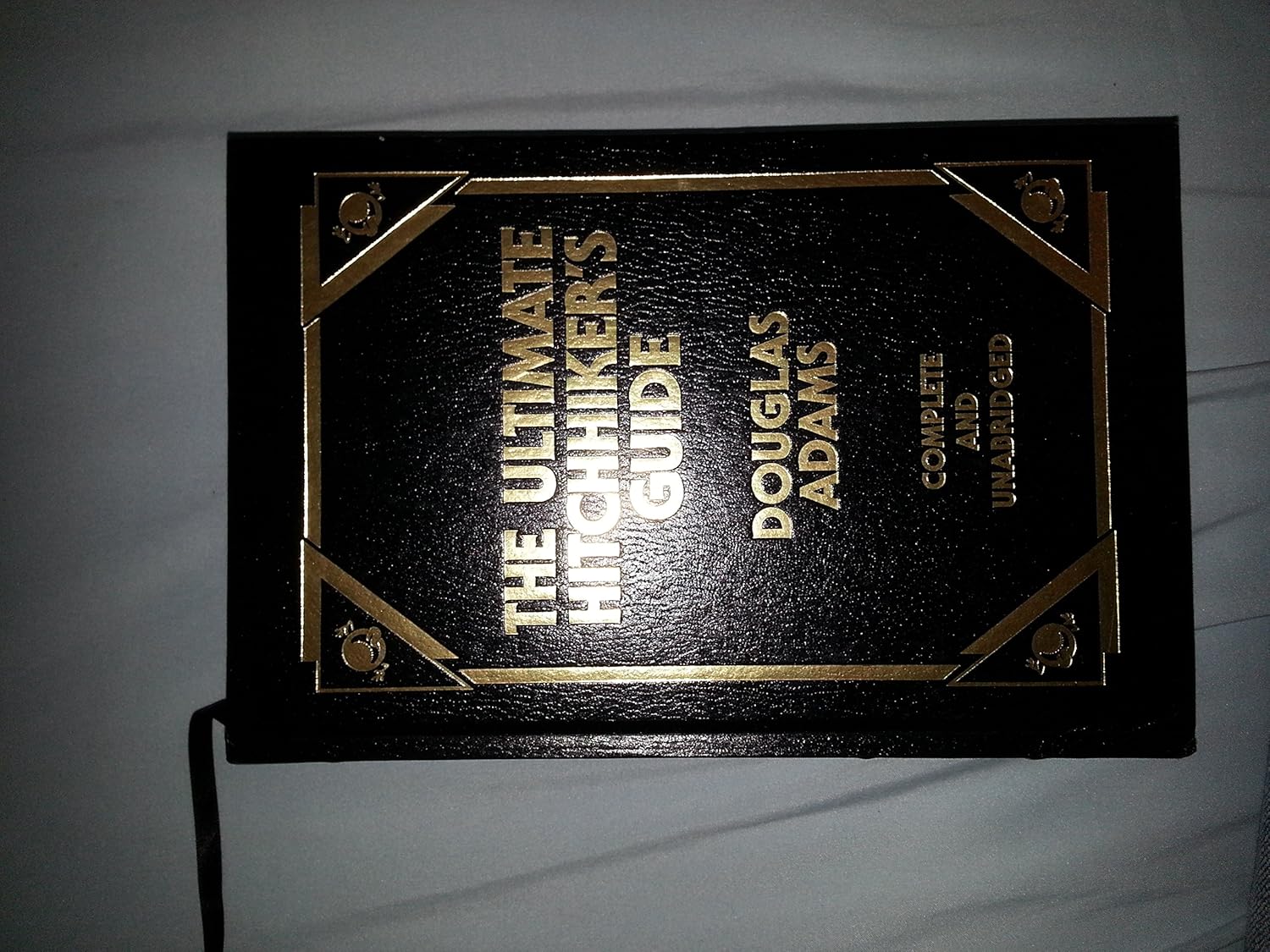 The Ultimate Hitchhiker's Guide: Amazon.co.uk: Adams, Douglas ...