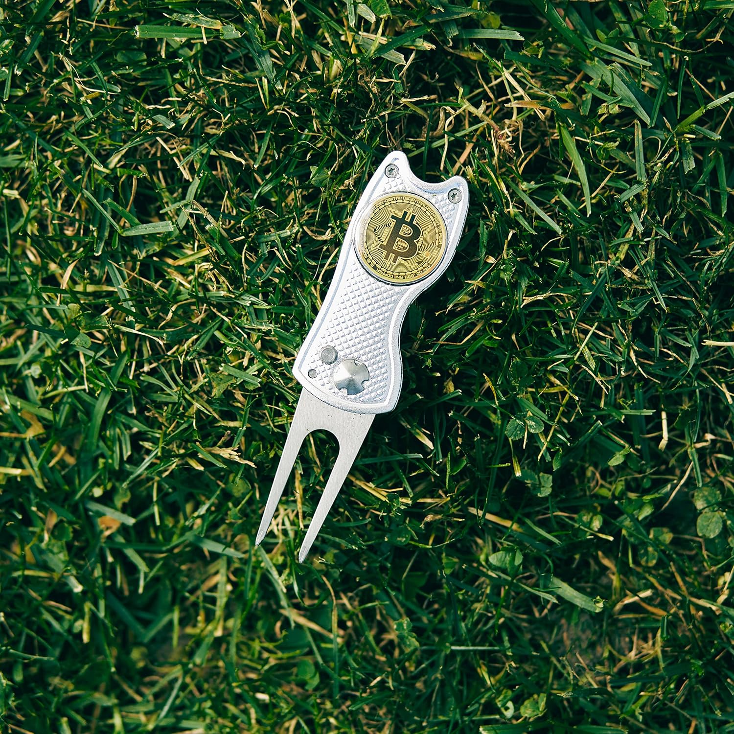 Bitcoin Divot Tool, Orange Golf Towel, Leather Driver Cover White